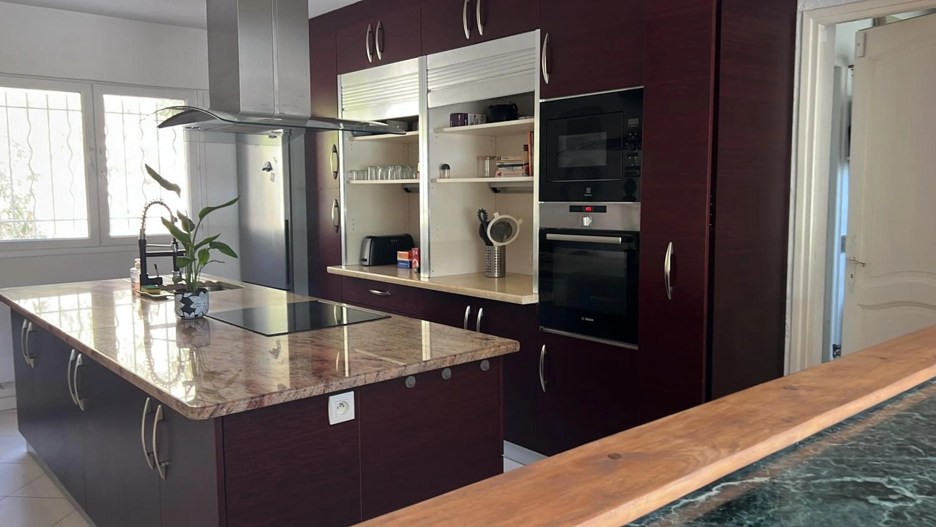 Kitchen or kitchenette in L'oasis-LES ISSAMBRES