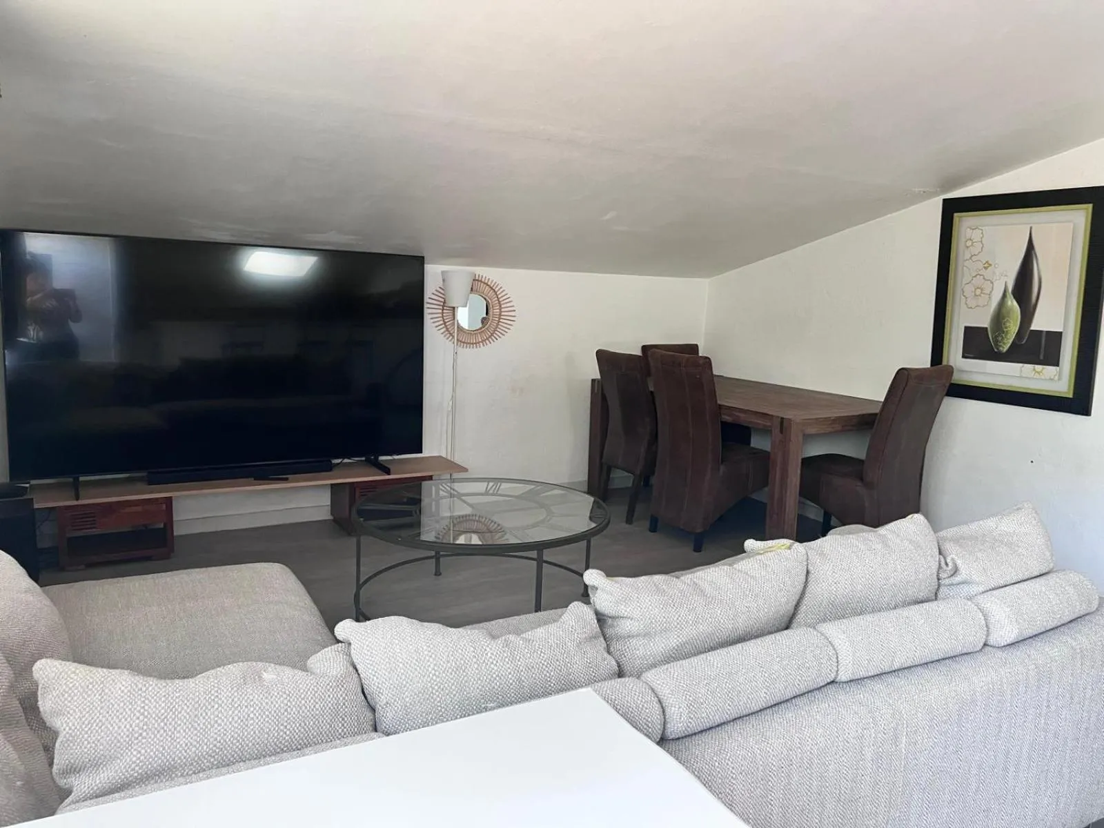 Living room in L'oasis-LES ISSAMBRES