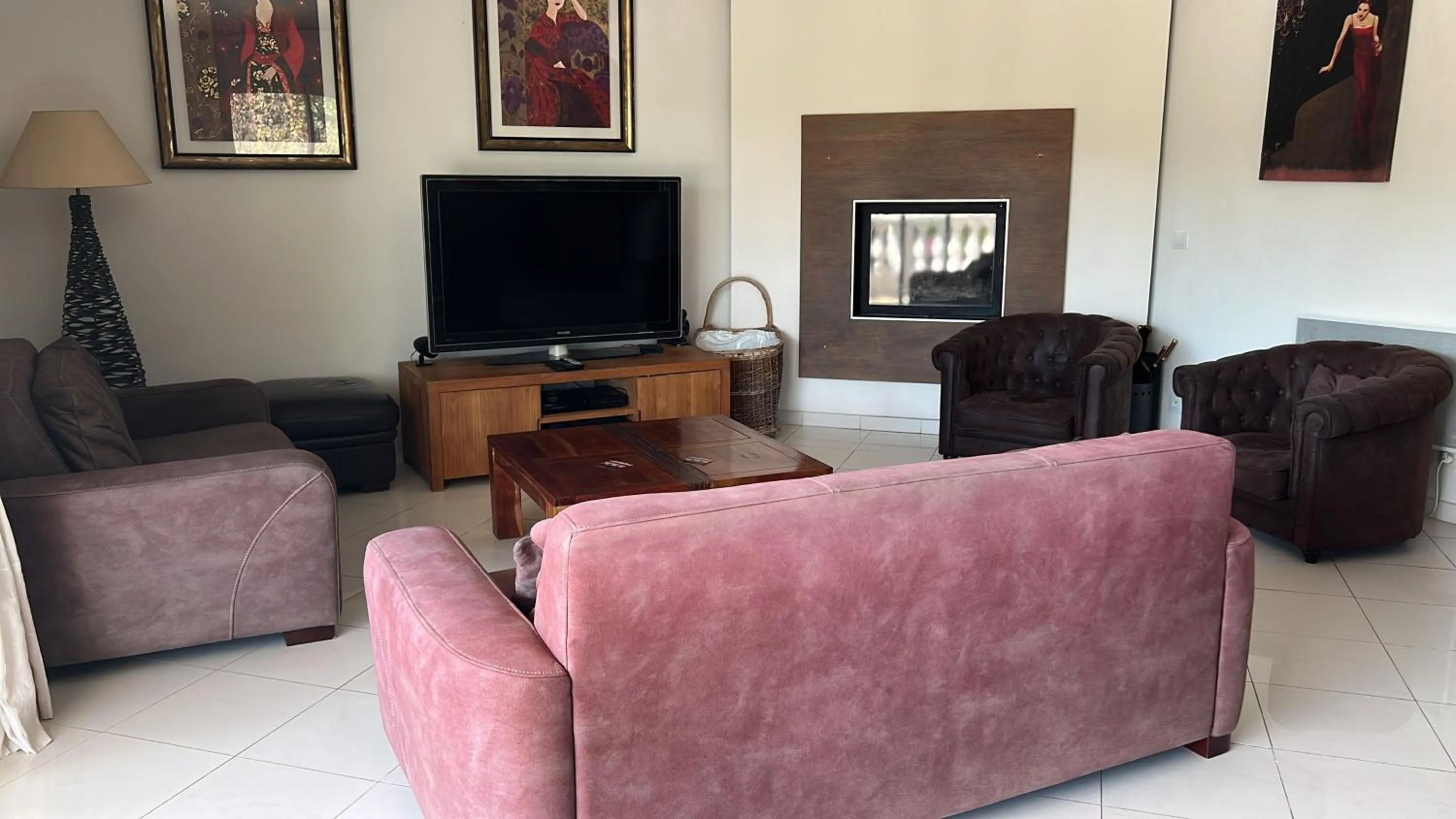 Living room in L'oasis-LES ISSAMBRES