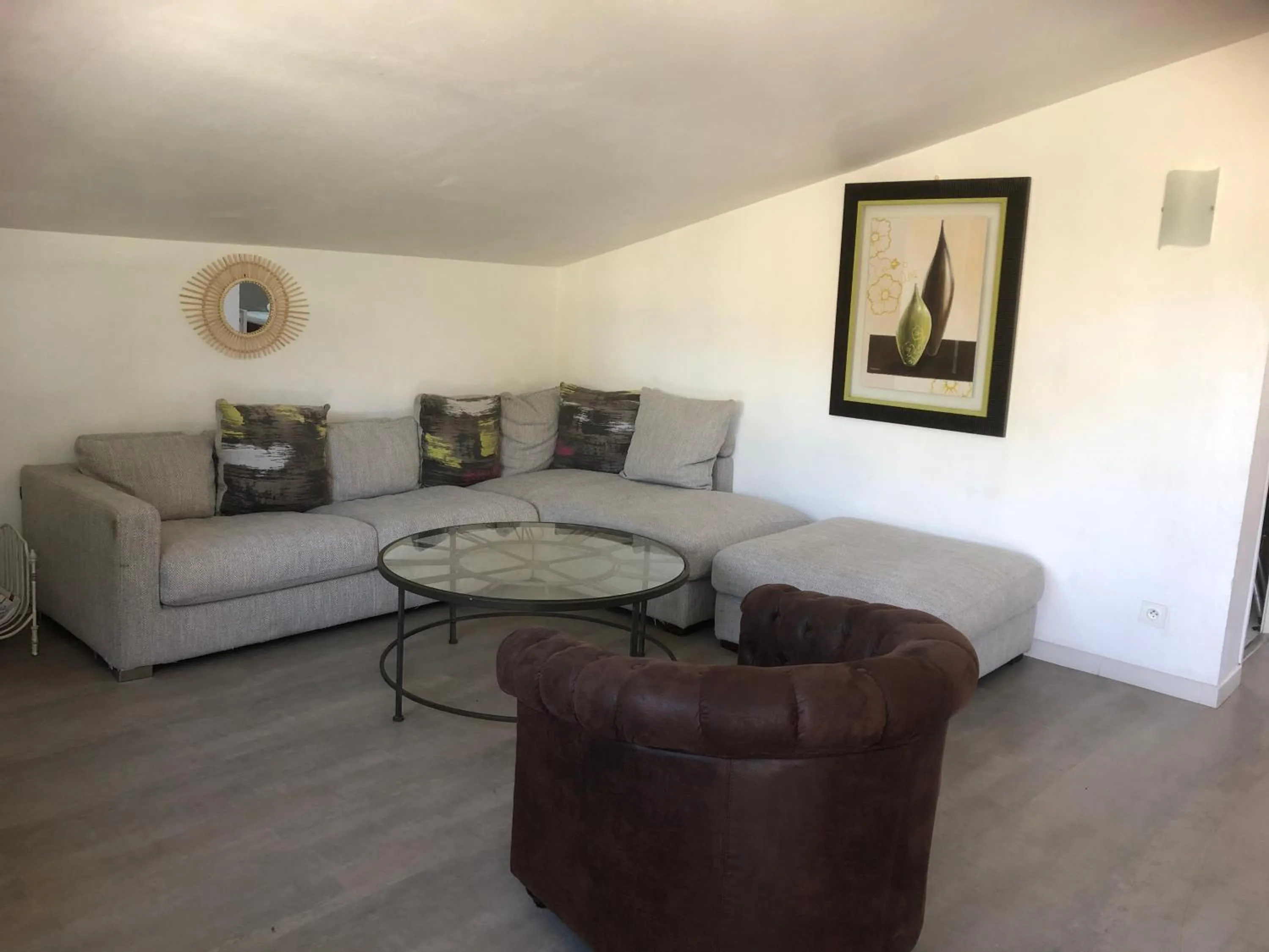 Living room in L'oasis-LES ISSAMBRES