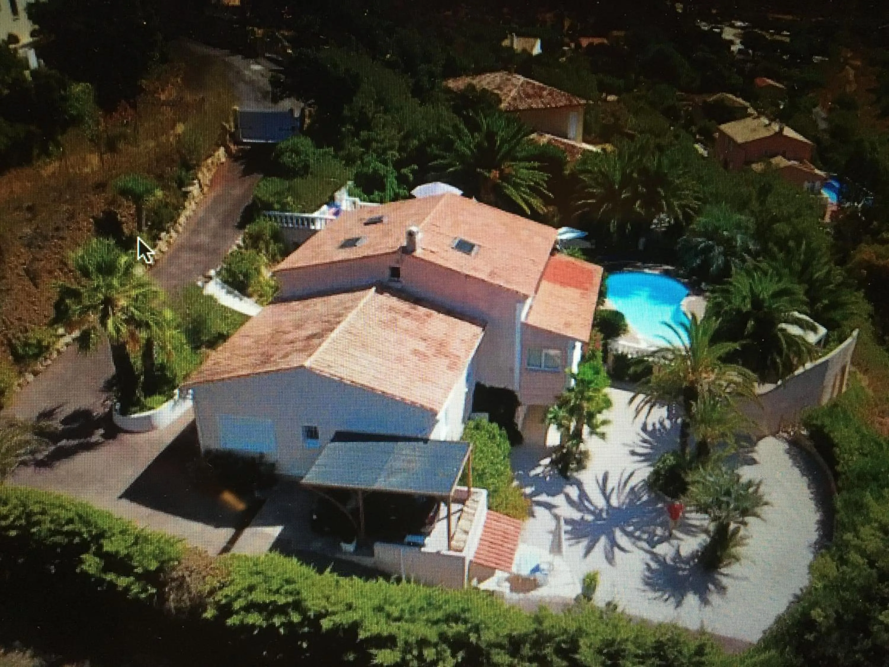 Property building in L'oasis-LES ISSAMBRES