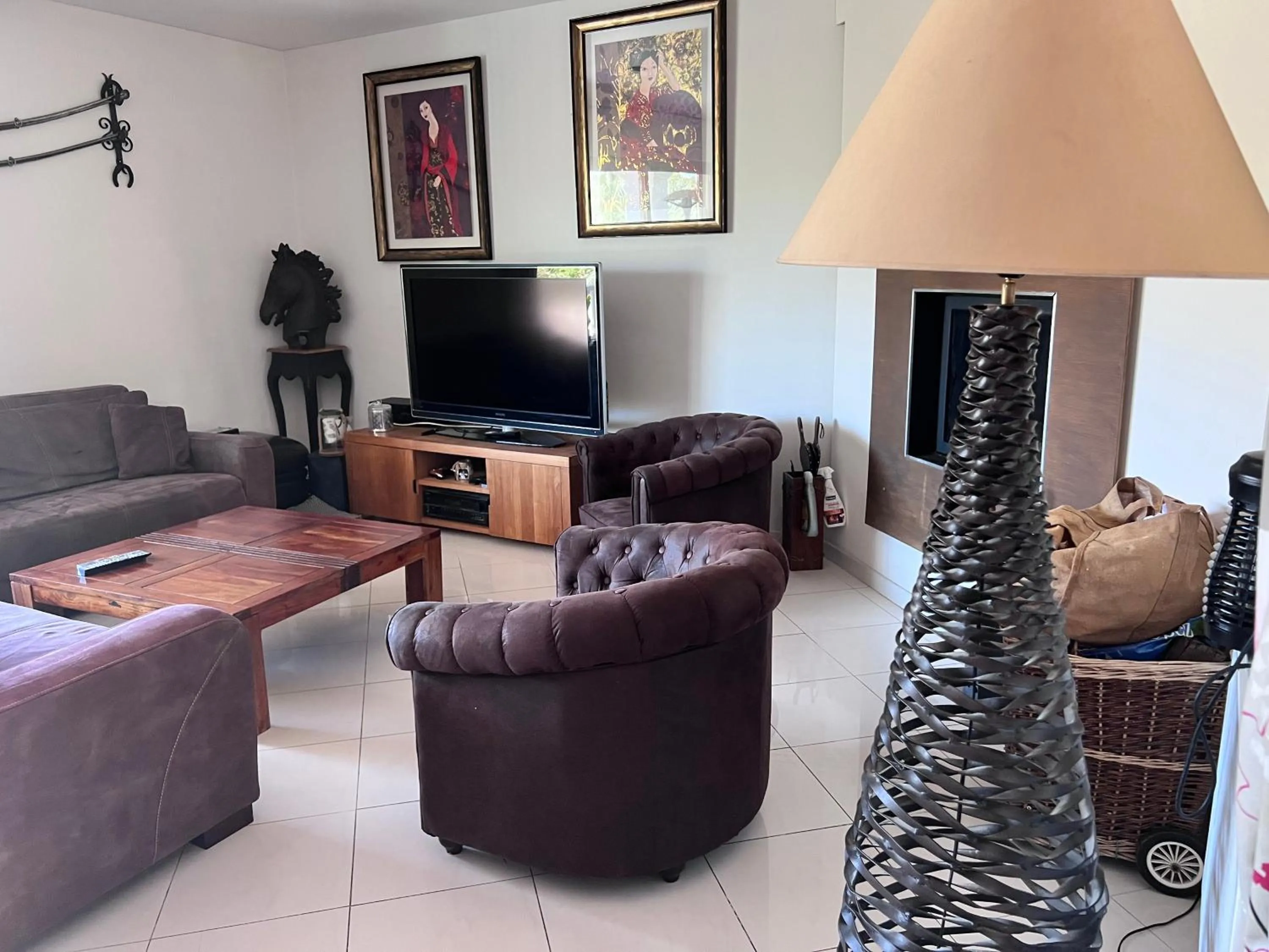 Living room in L'oasis-LES ISSAMBRES