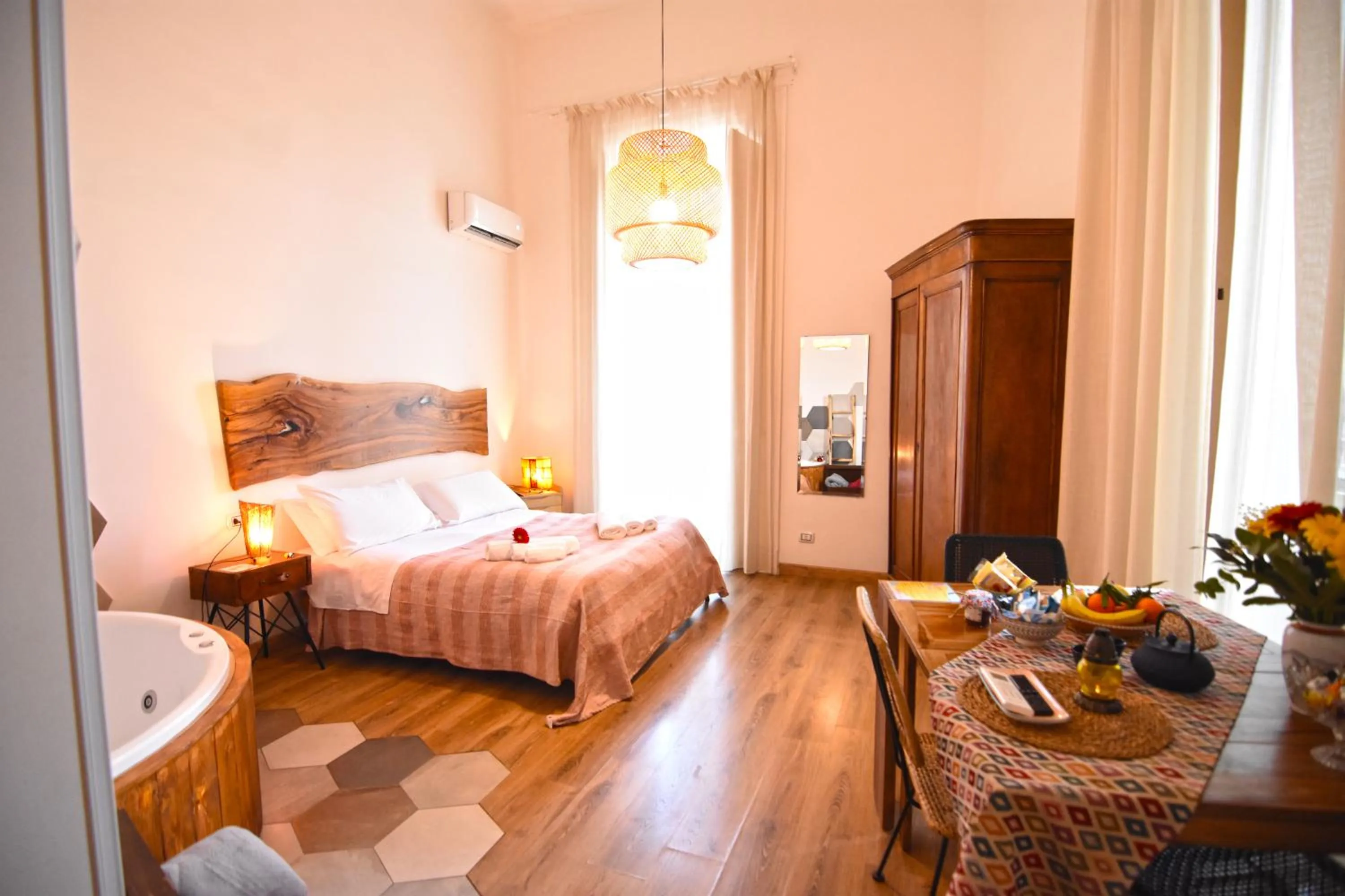 Bedroom, Bed in Sunrise Luxury