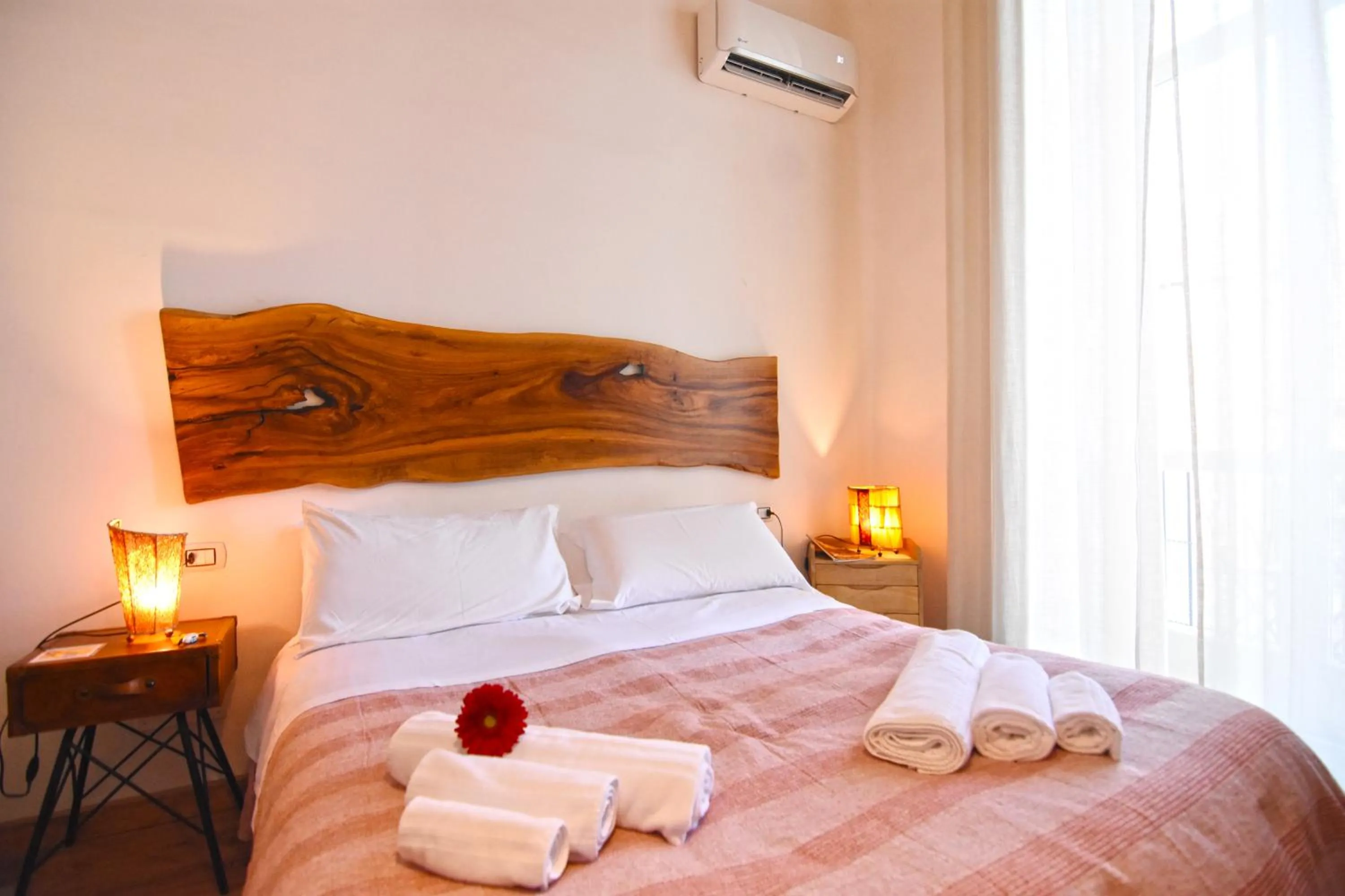 Bedroom, Bed in Sunrise Luxury