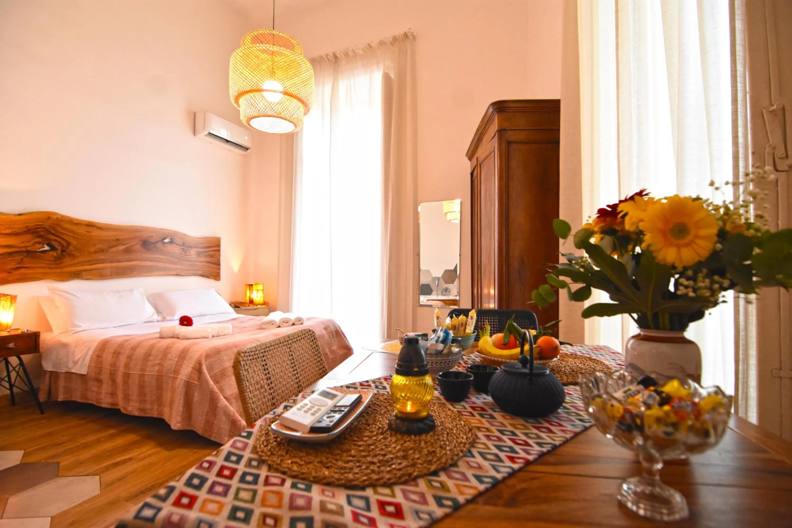 Photo of the whole room, Bed in Sunrise Luxury