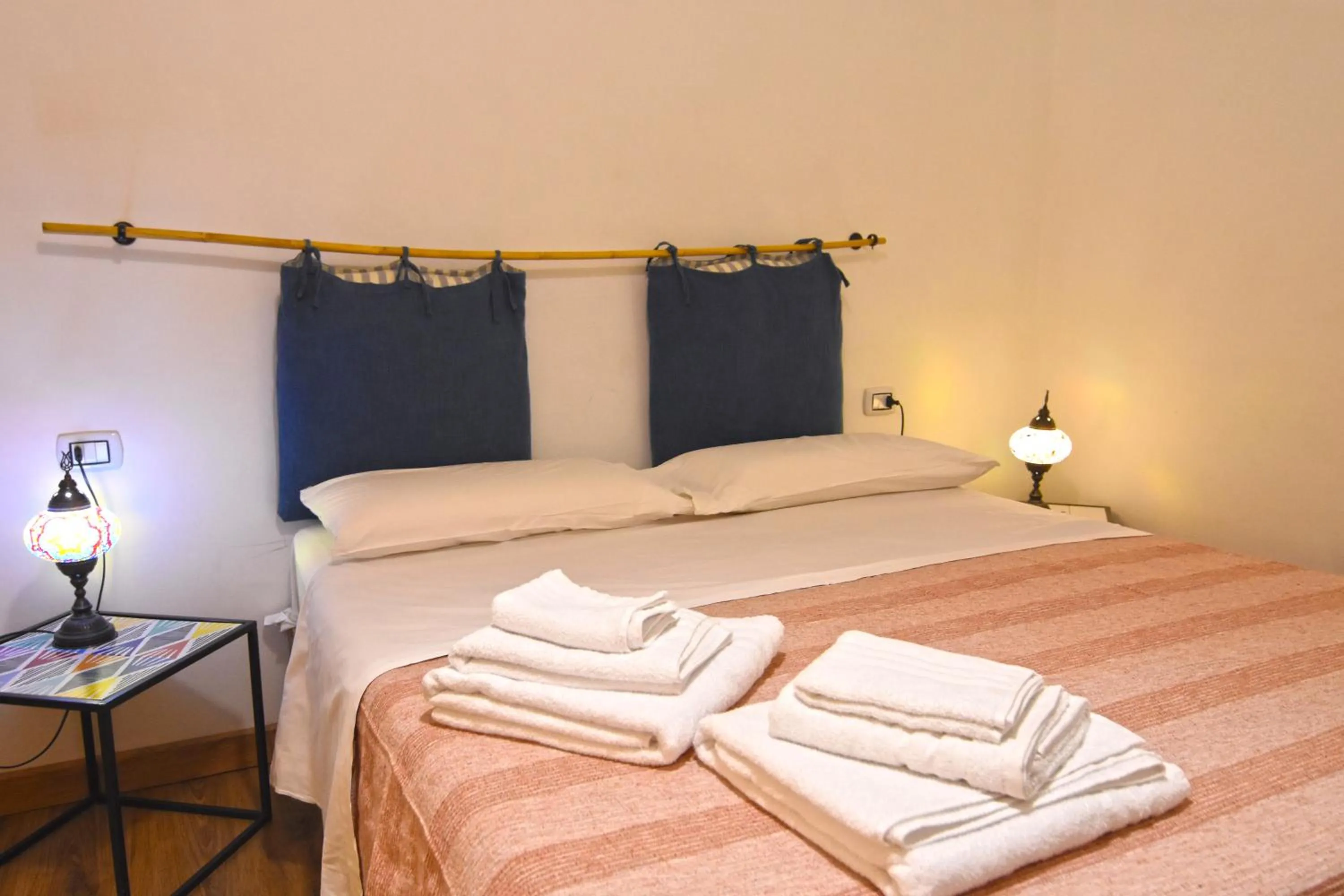 Bedroom, Bed in Sunrise Luxury