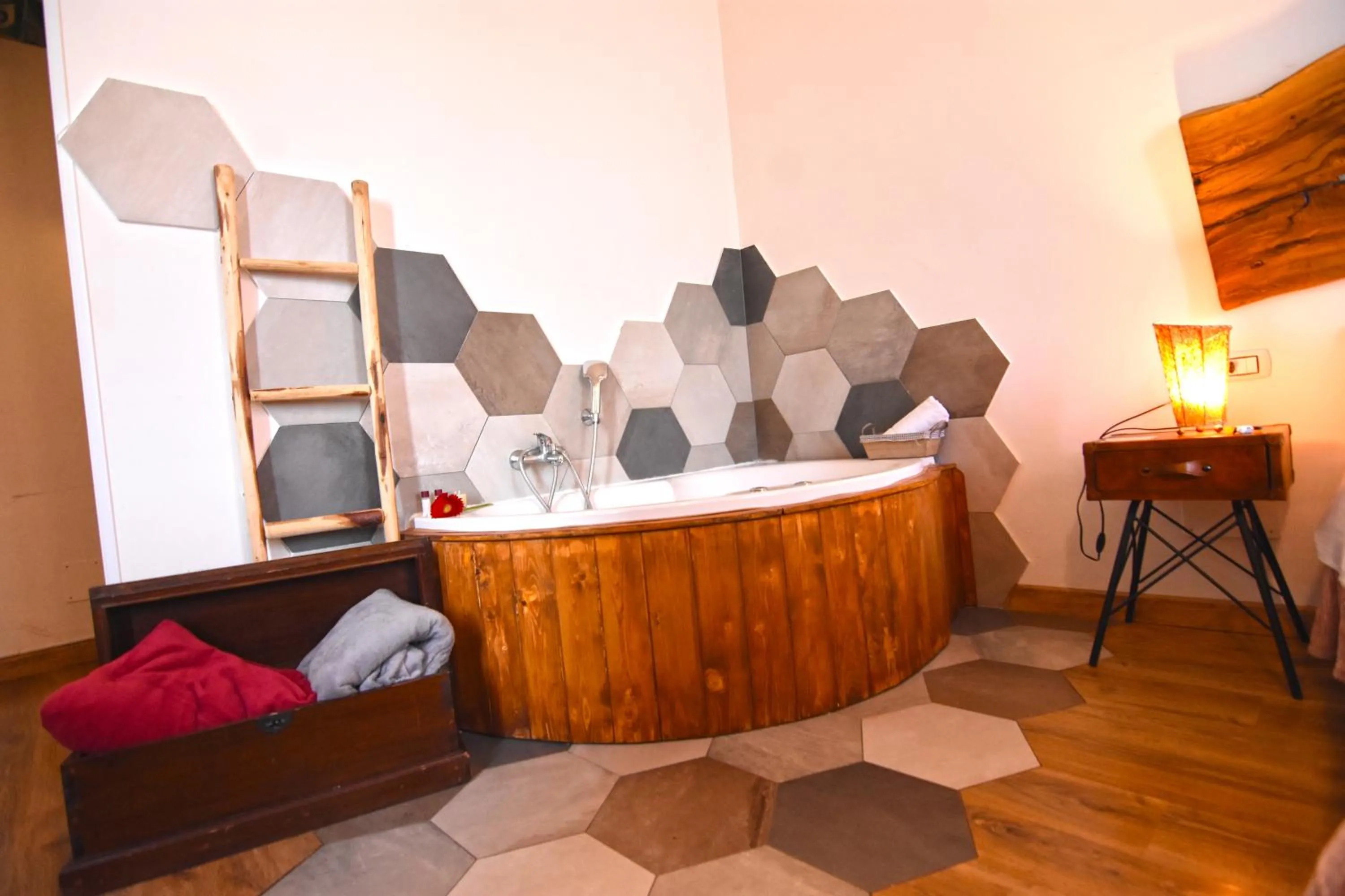 Photo of the whole room in Sunrise Luxury