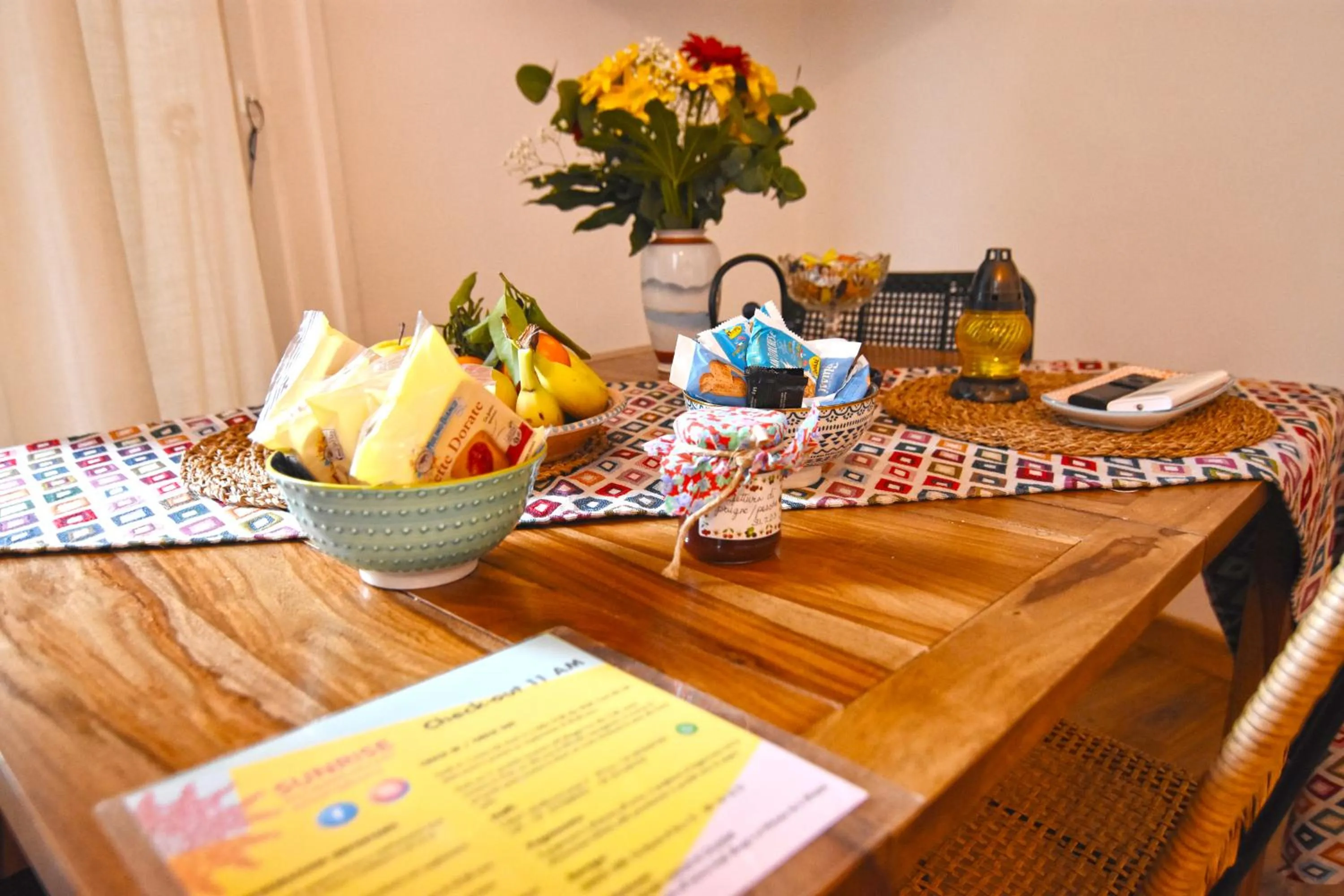 Food and drinks in Sunrise Luxury