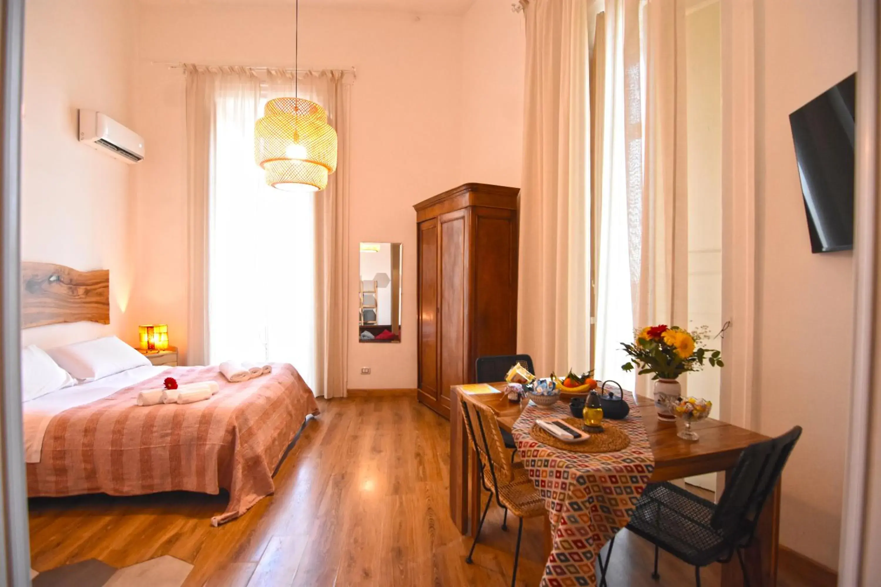 Photo of the whole room, Bed in Sunrise Luxury Photo of the whole room, Bed in Sunrise Luxury