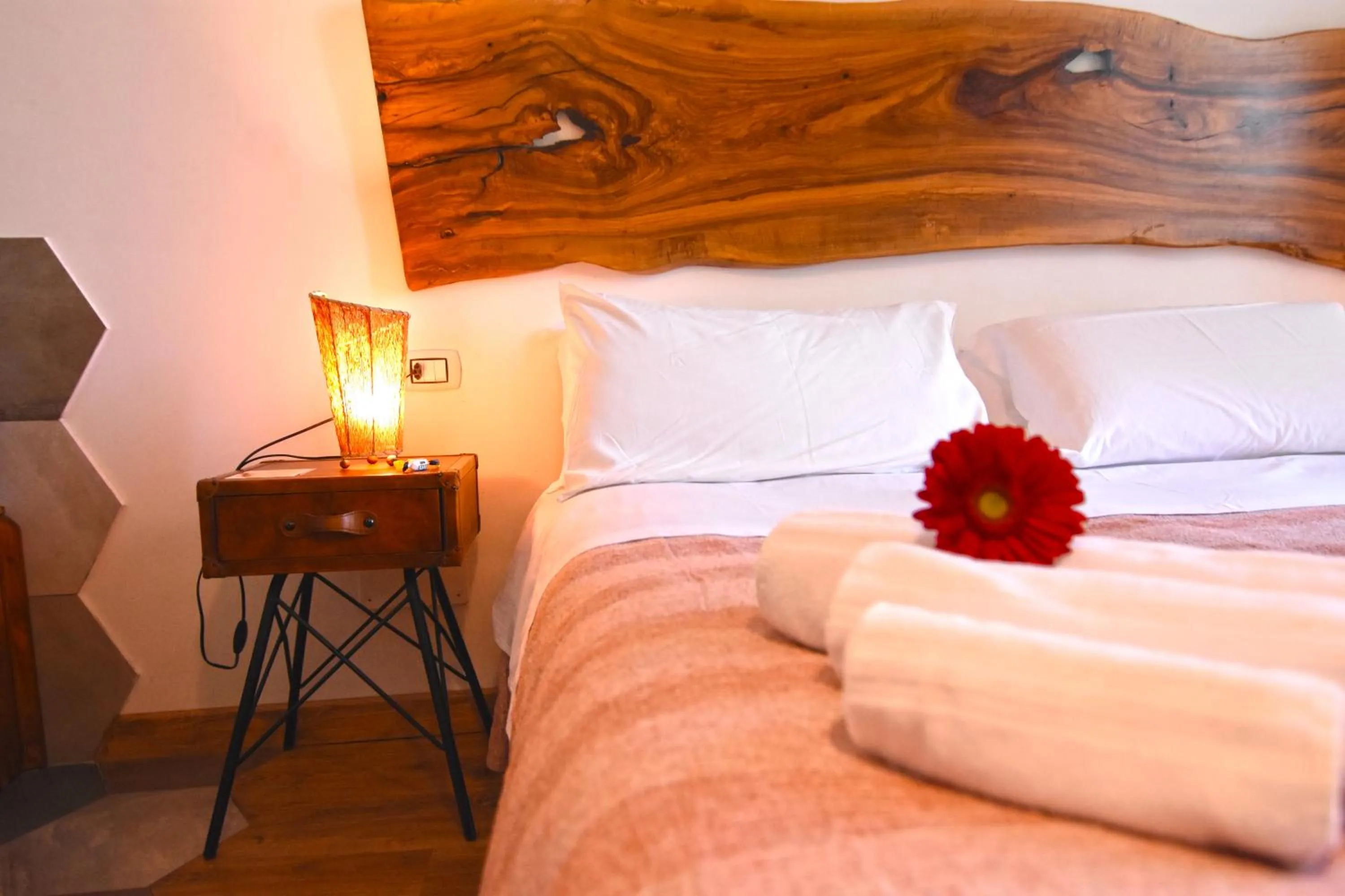 Bedroom, Bed in Sunrise Luxury