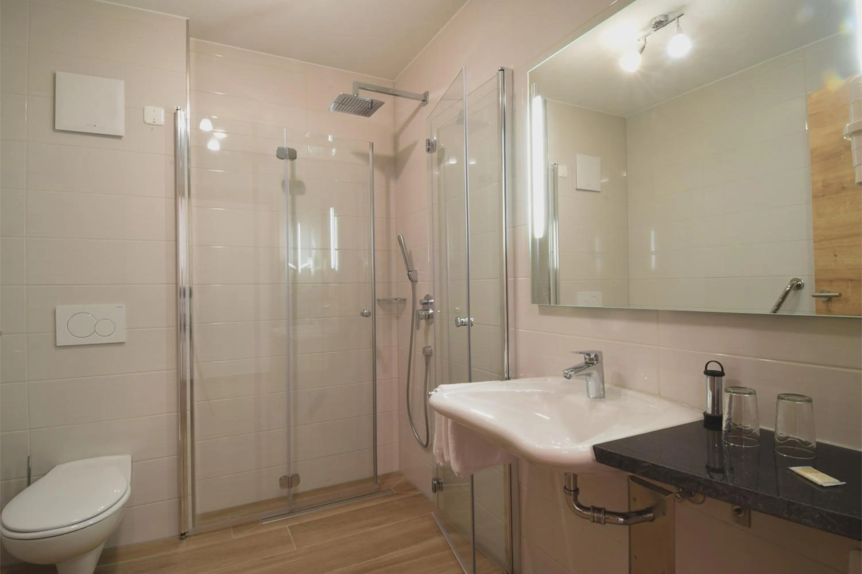 Bathroom in Aparthotel Donaustern