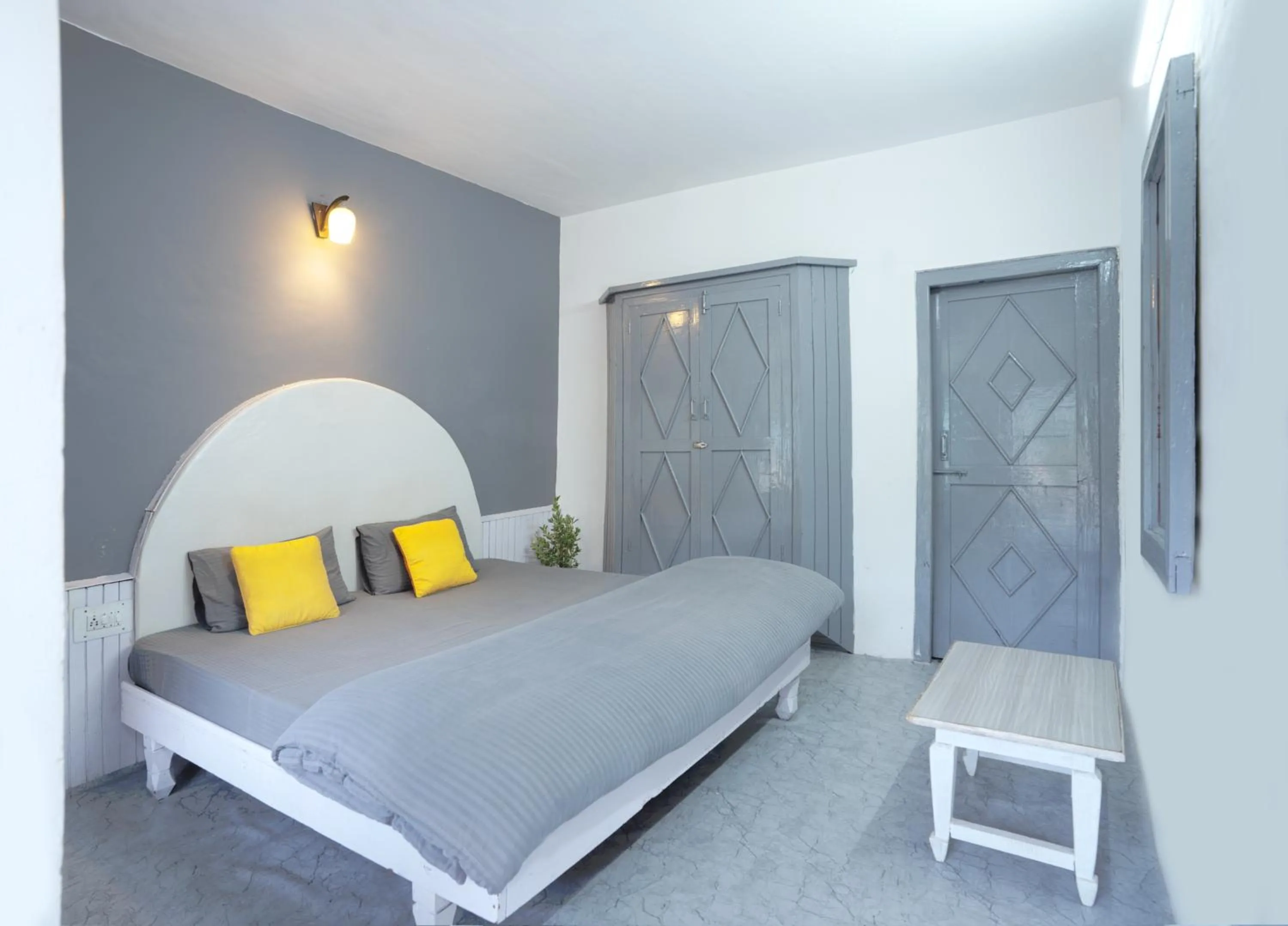 Bed in Young Monk Hostel & Cafe Old Manali