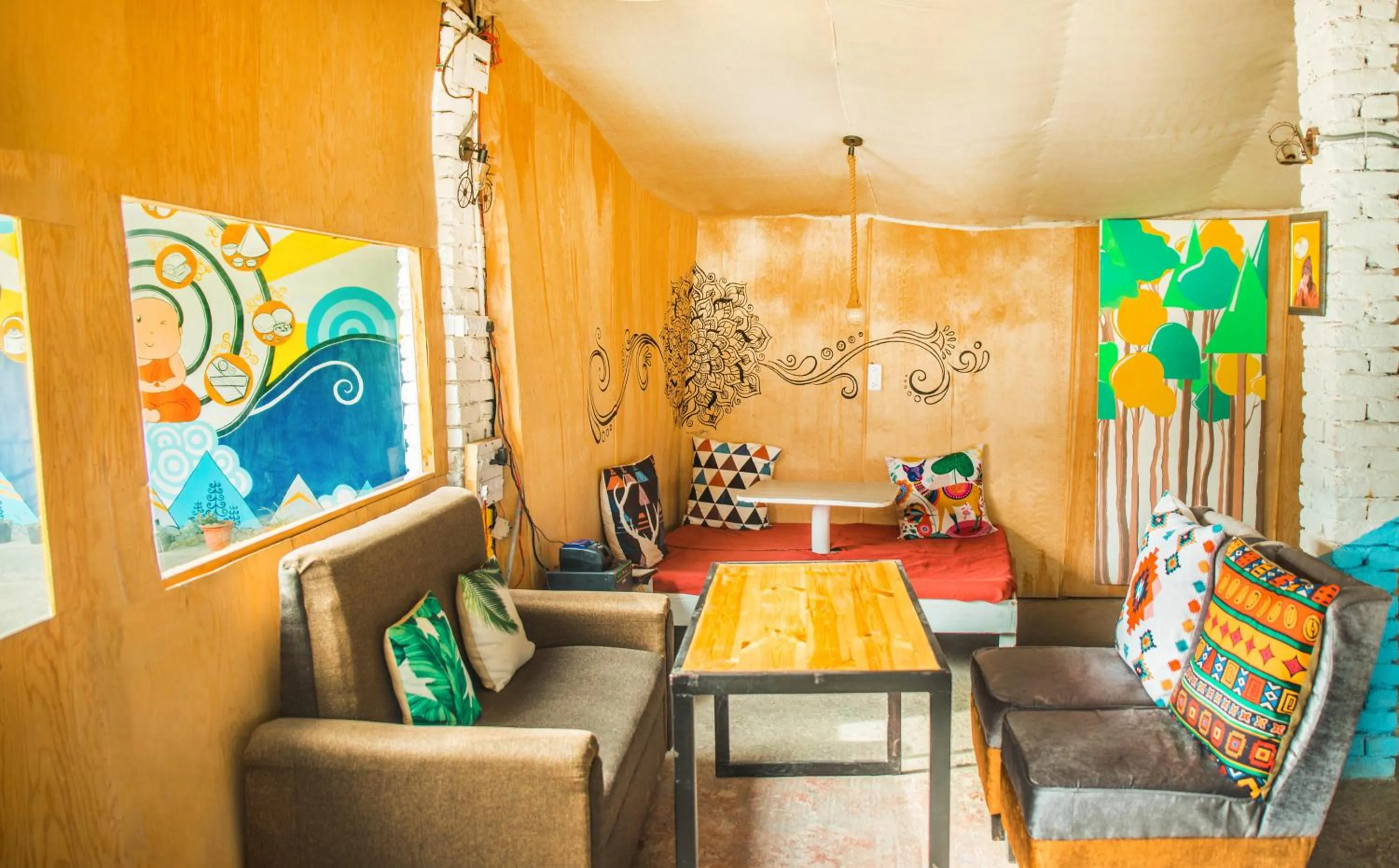 Restaurant/places to eat in Young Monk Hostel & Cafe Old Manali