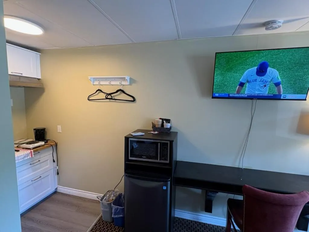 Pioneer Inn by the River