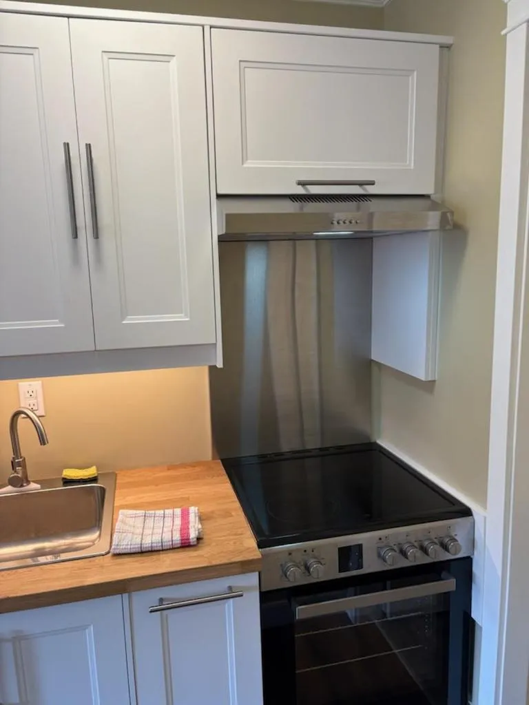 Pioneer Inn by the River