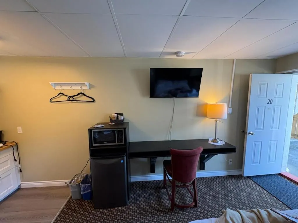 Pioneer Inn by the River