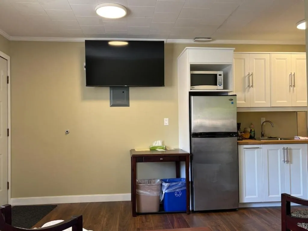 Pioneer Inn by the River