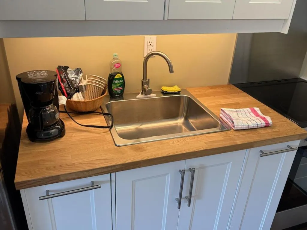 Pioneer Inn by the River