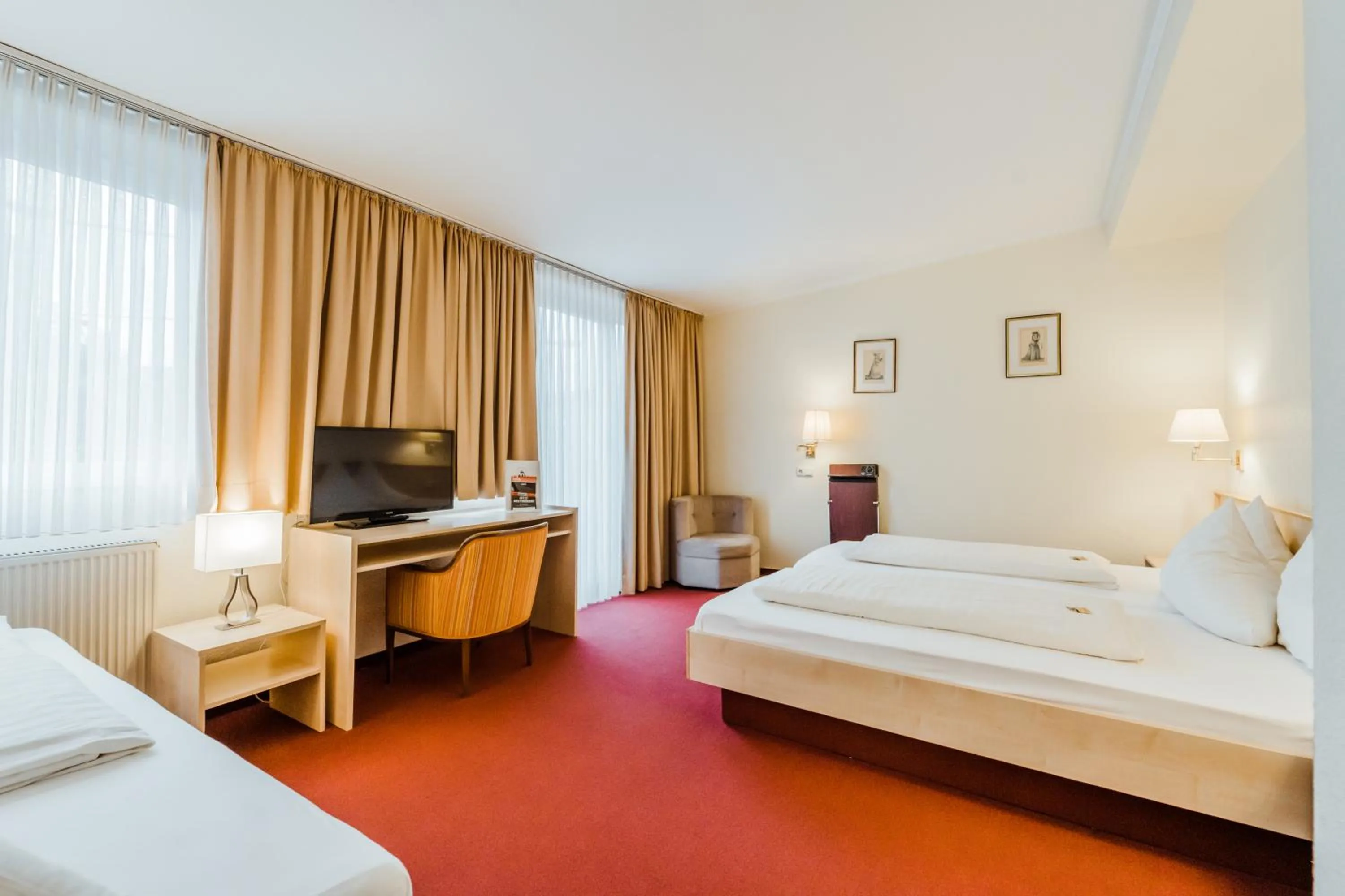 Photo of the whole room, Bed in Hotel am Marschiertor