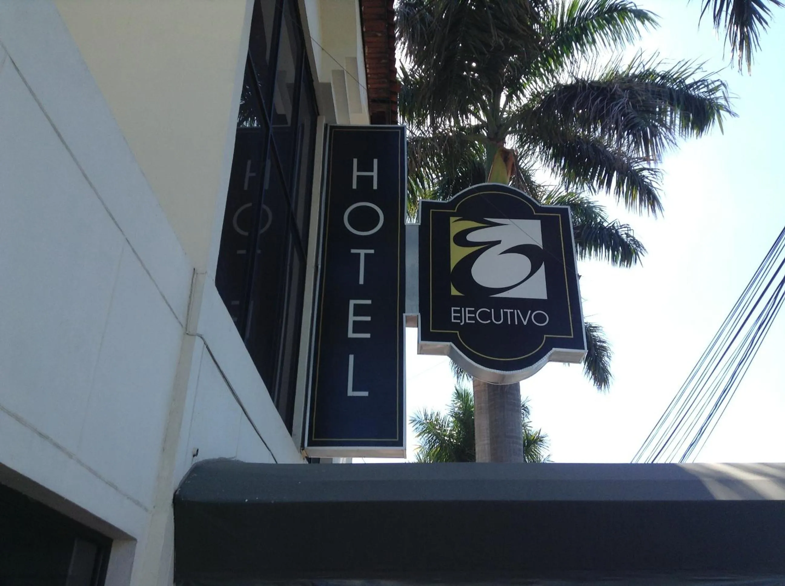 Property logo or sign in EH Ejecutivo Urban