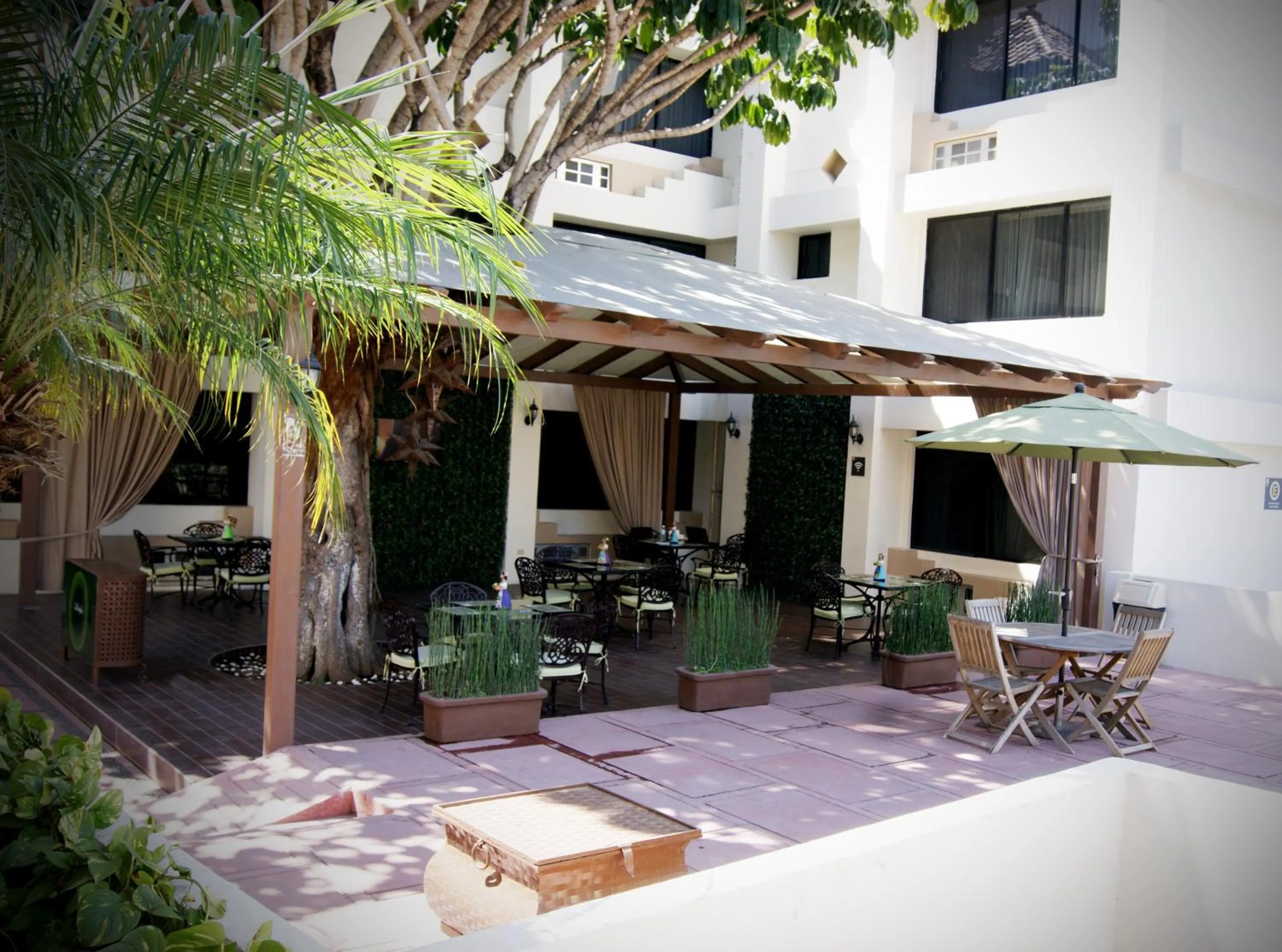 Restaurant/places to eat in EH Ejecutivo Urban