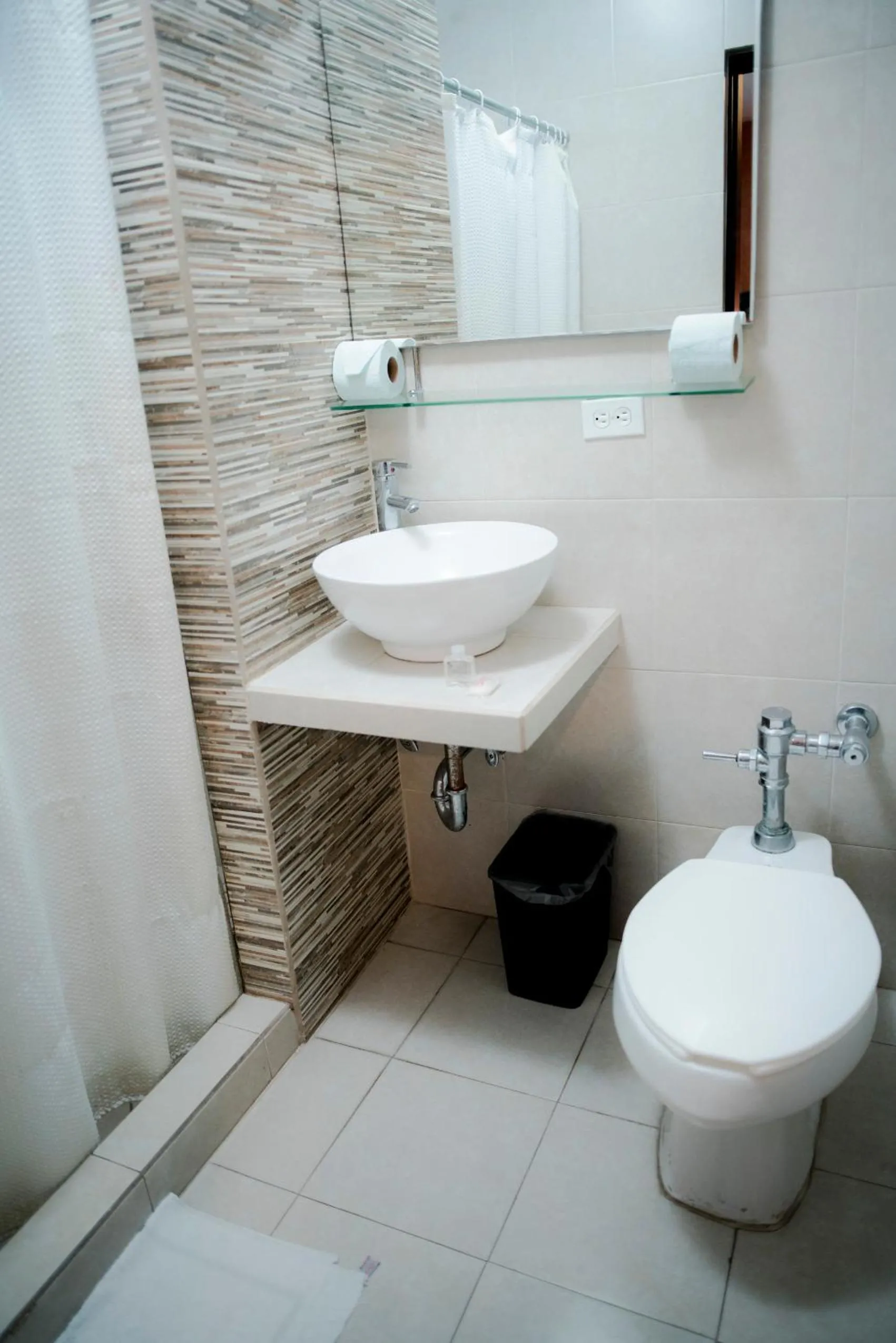 Shower in EH Ejecutivo Urban
