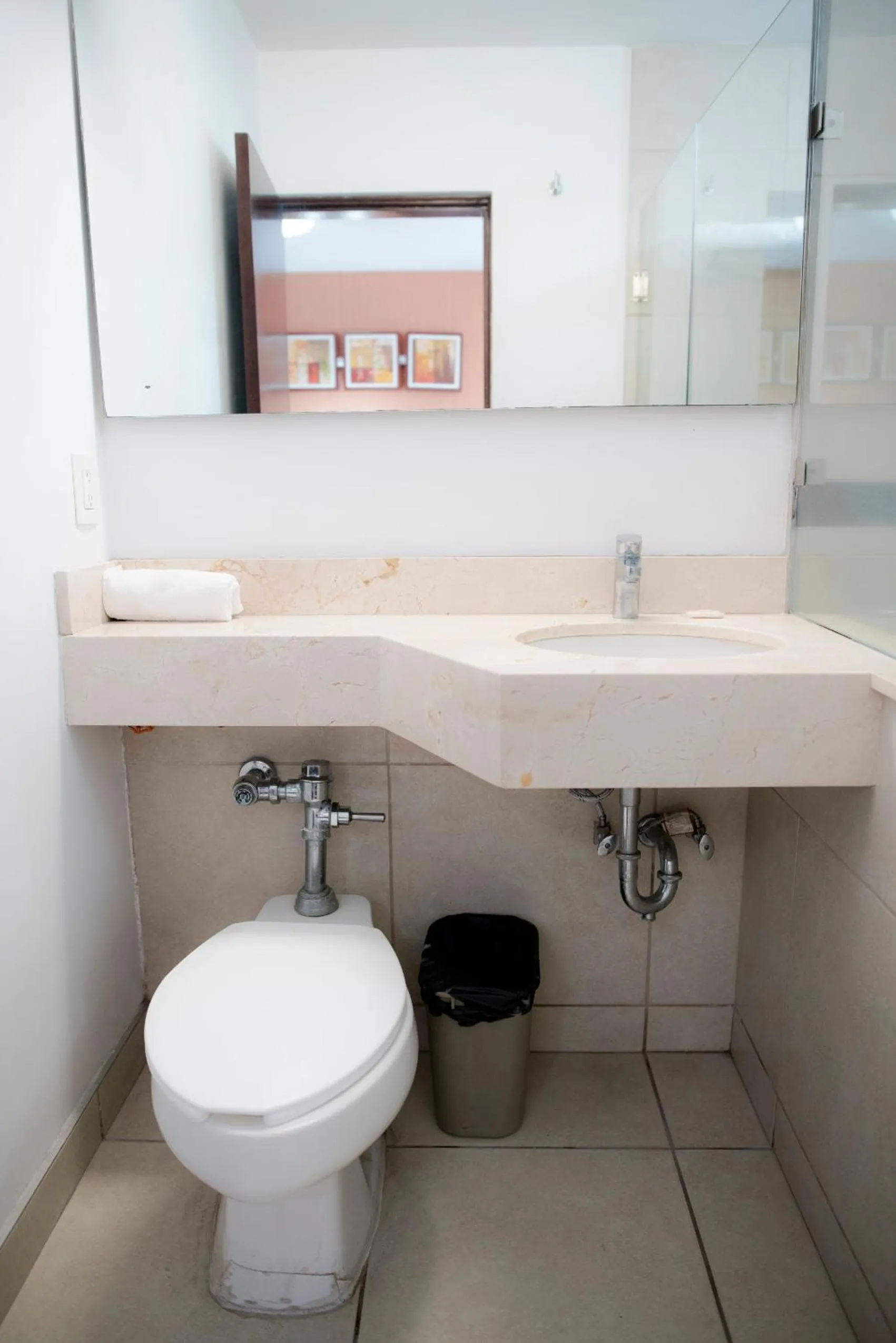 Toilet in EH Ejecutivo Urban