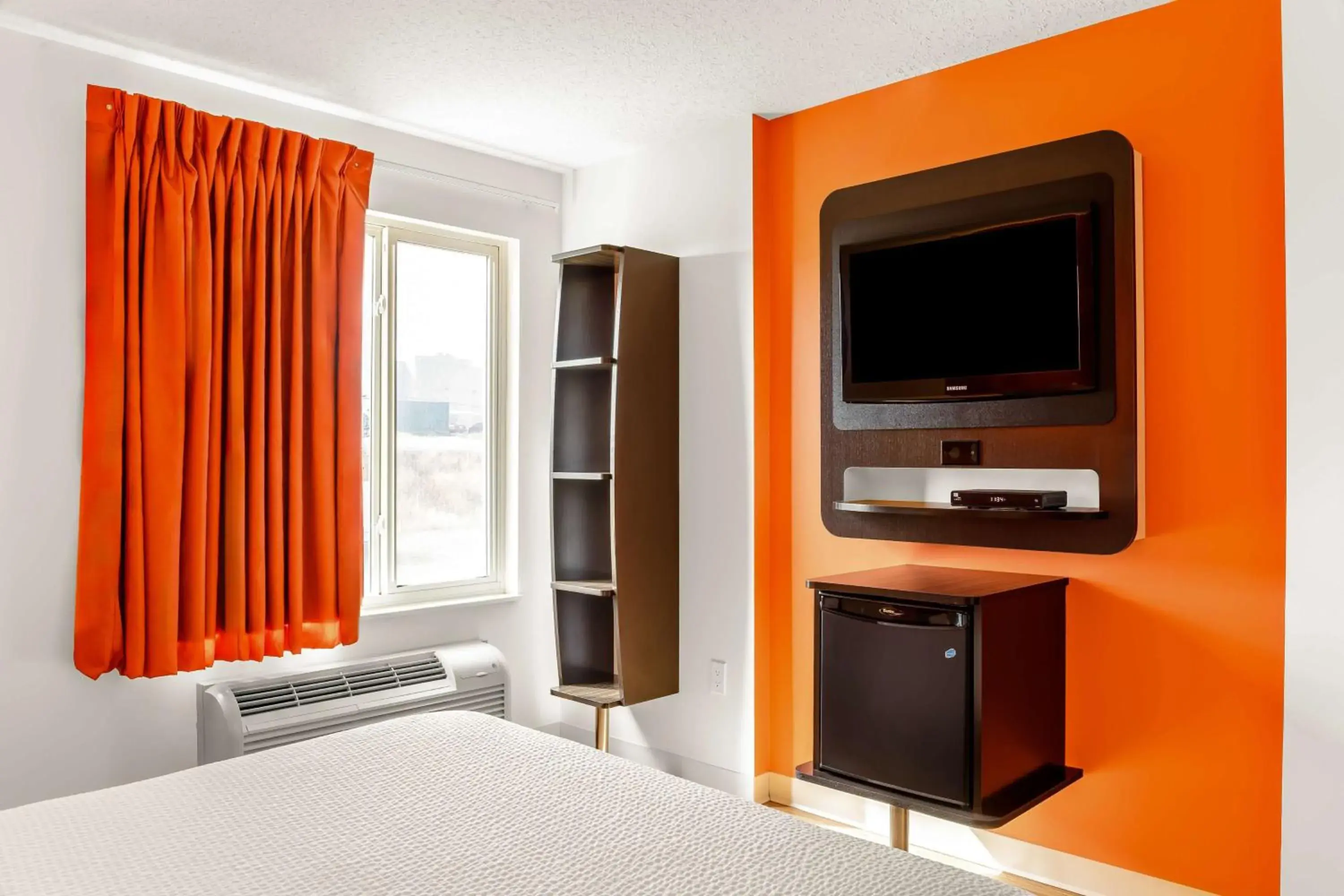 Bedroom, Bed in Motel 6-Swift Current, SK Bedroom, Bed in Motel 6-Swift Current, SK