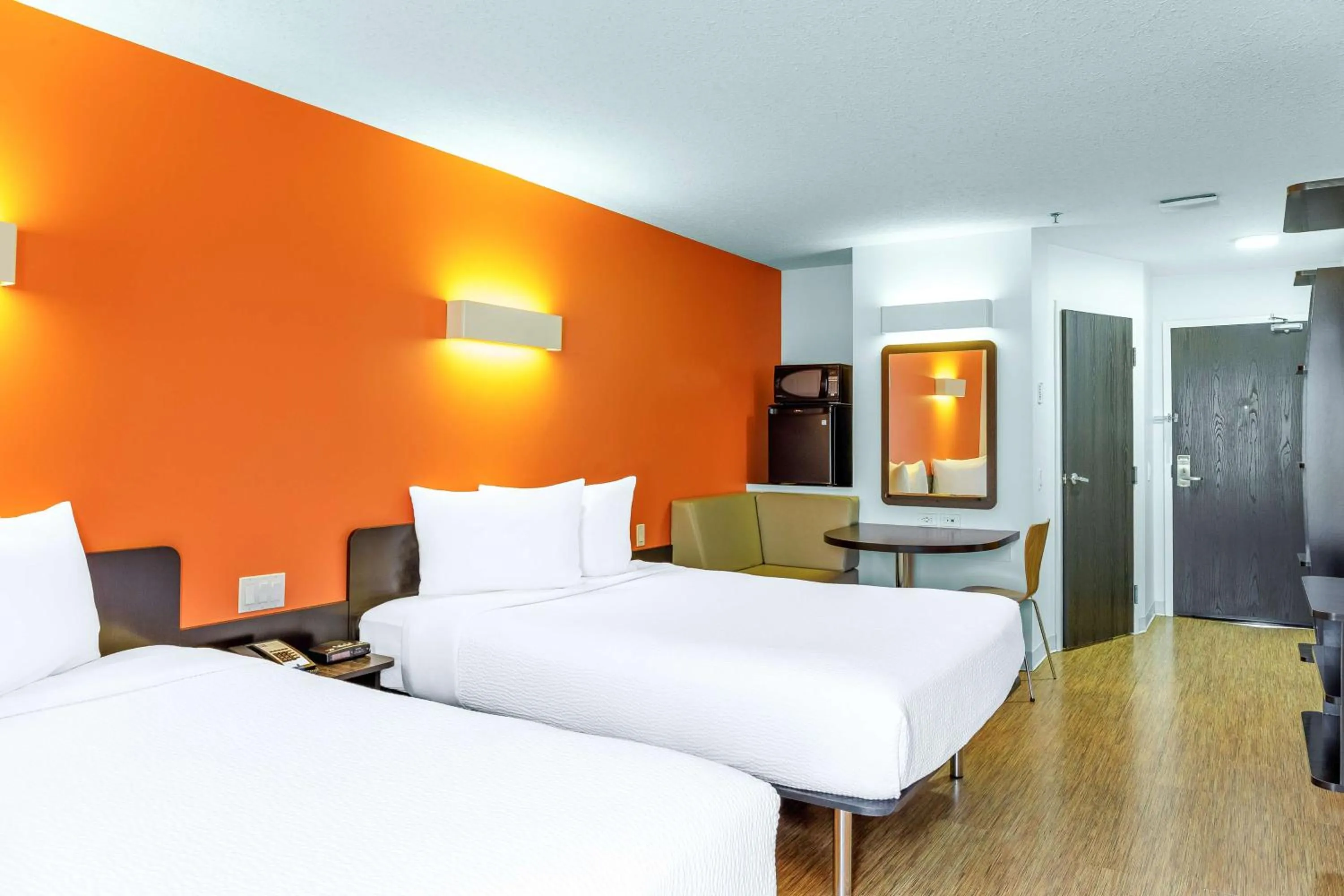 Bedroom, Bed in Motel 6-Swift Current, SK