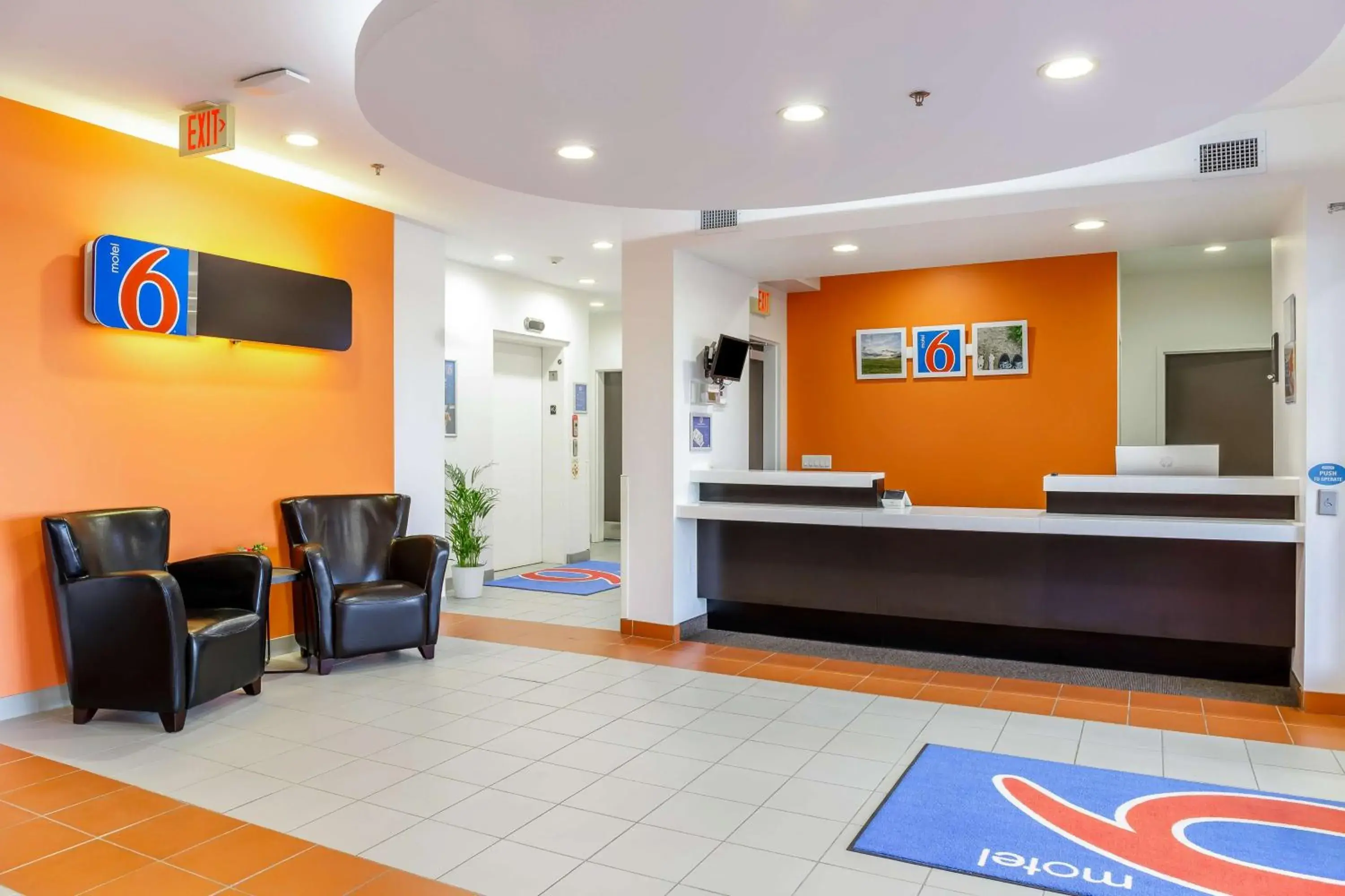 Lobby or reception in Motel 6-Swift Current, SK Lobby or reception in Motel 6-Swift Current, SK