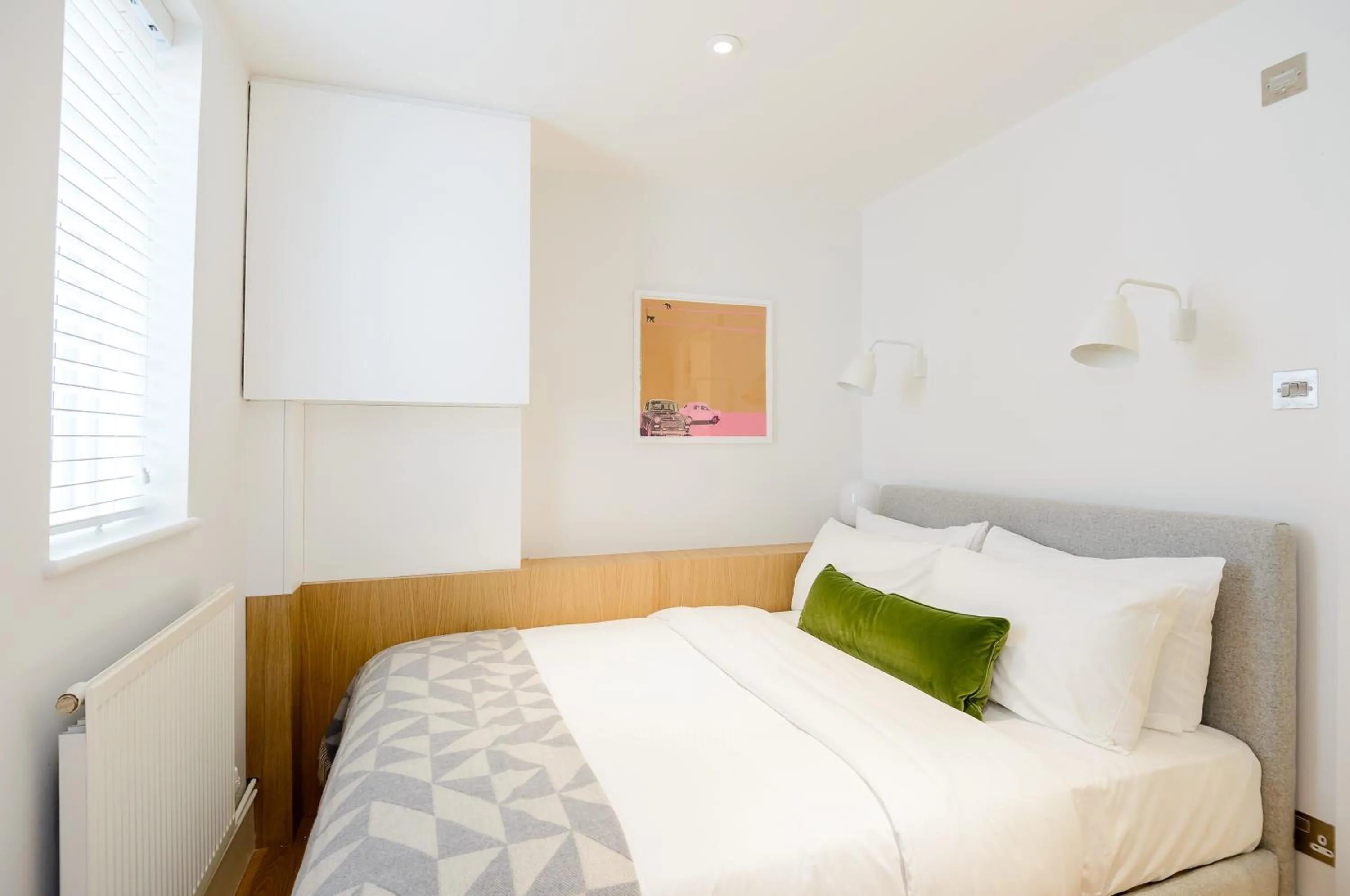 Bedroom, Bed in Native Fulham