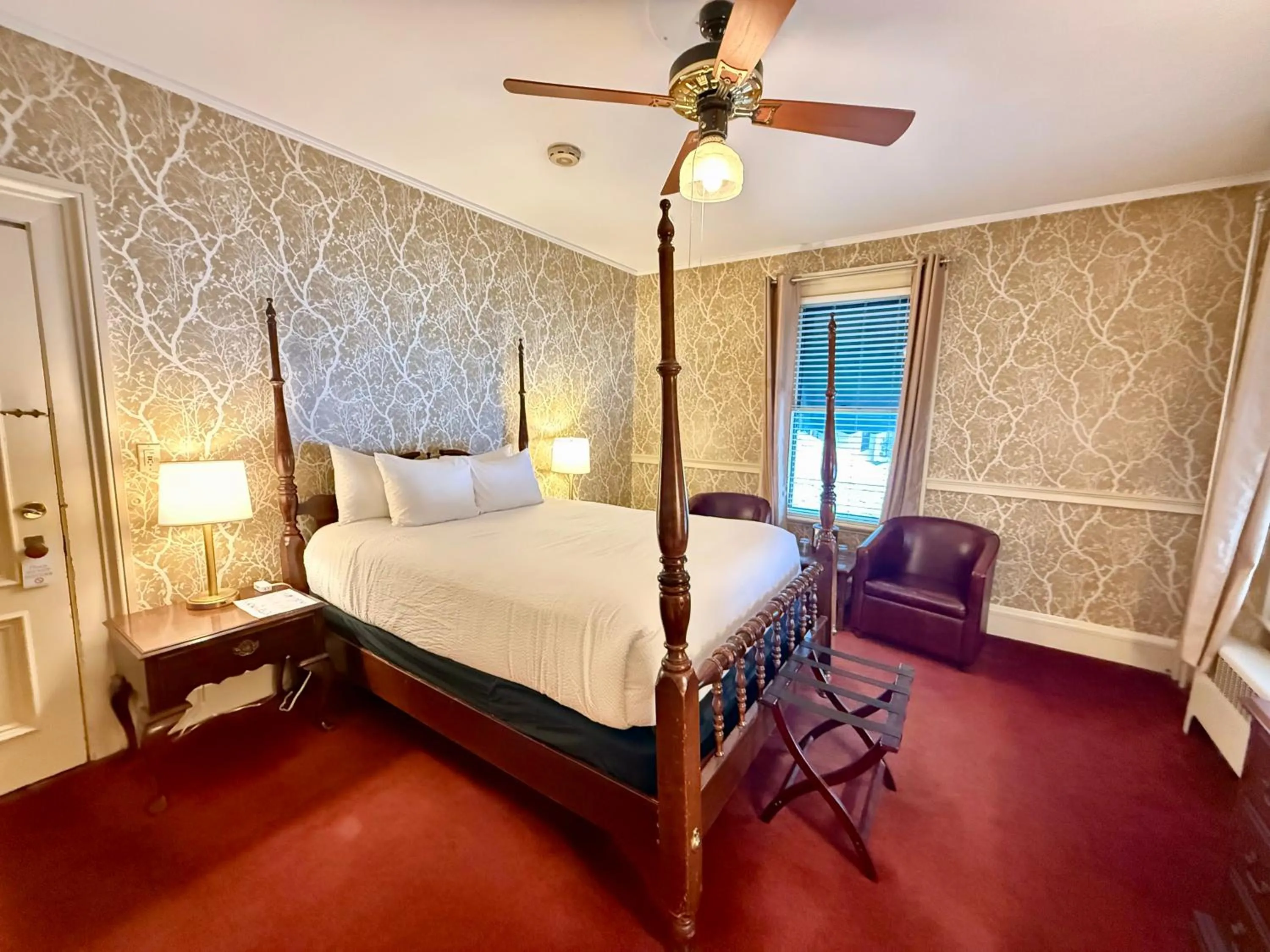 Bed in Stonehurst Manor Breakfast & Dinner Included