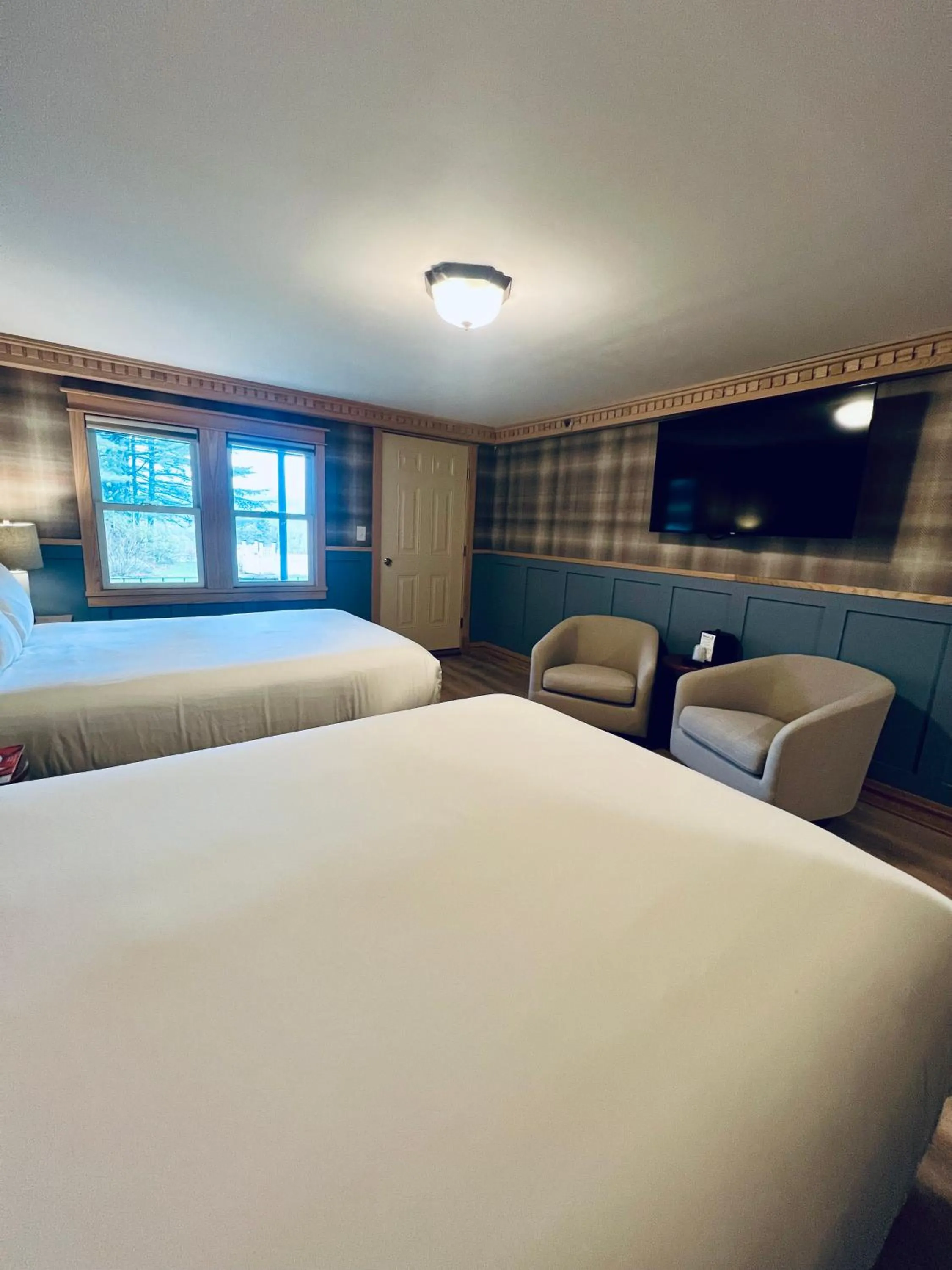 Bed in Stonehurst Manor Breakfast & Dinner Included