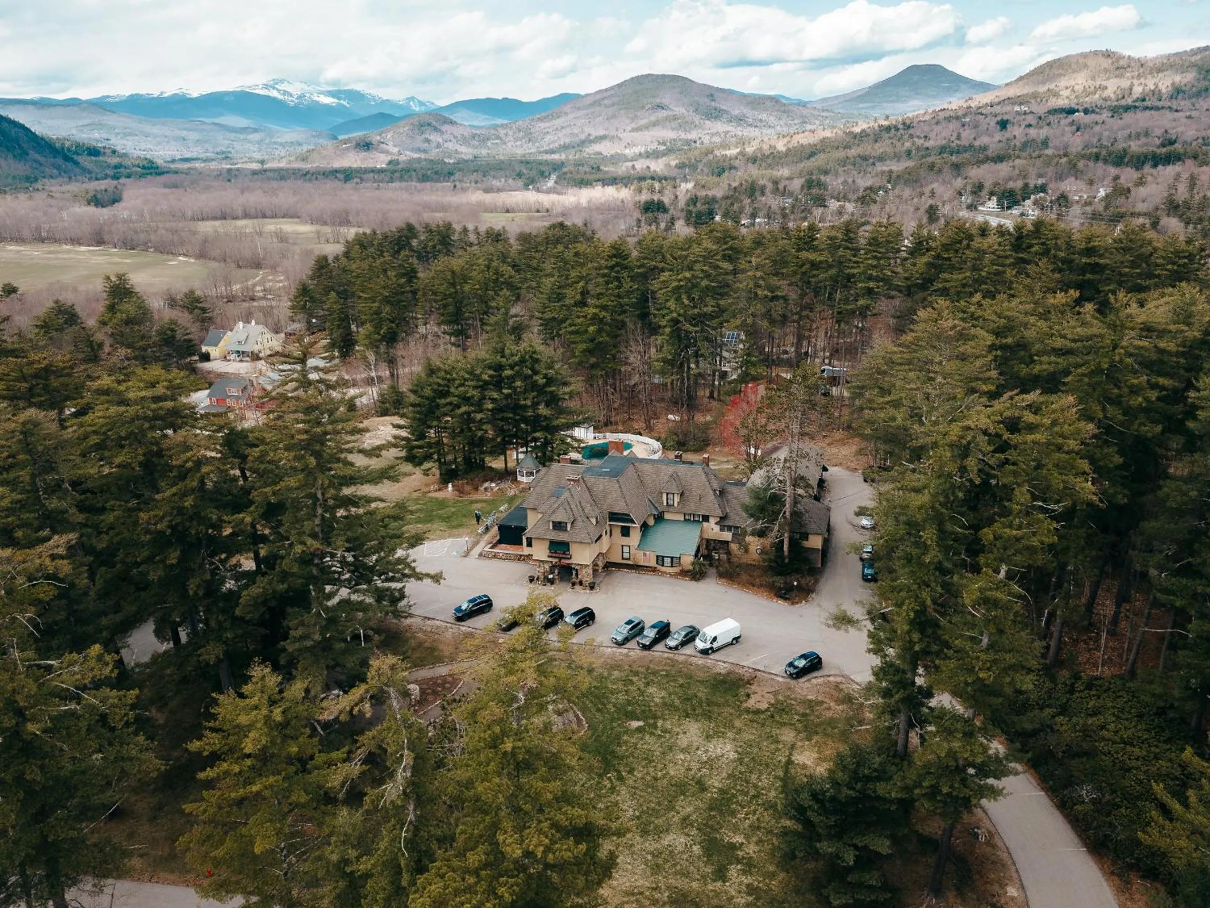 Stonehurst Manor Breakfast & Dinner Included