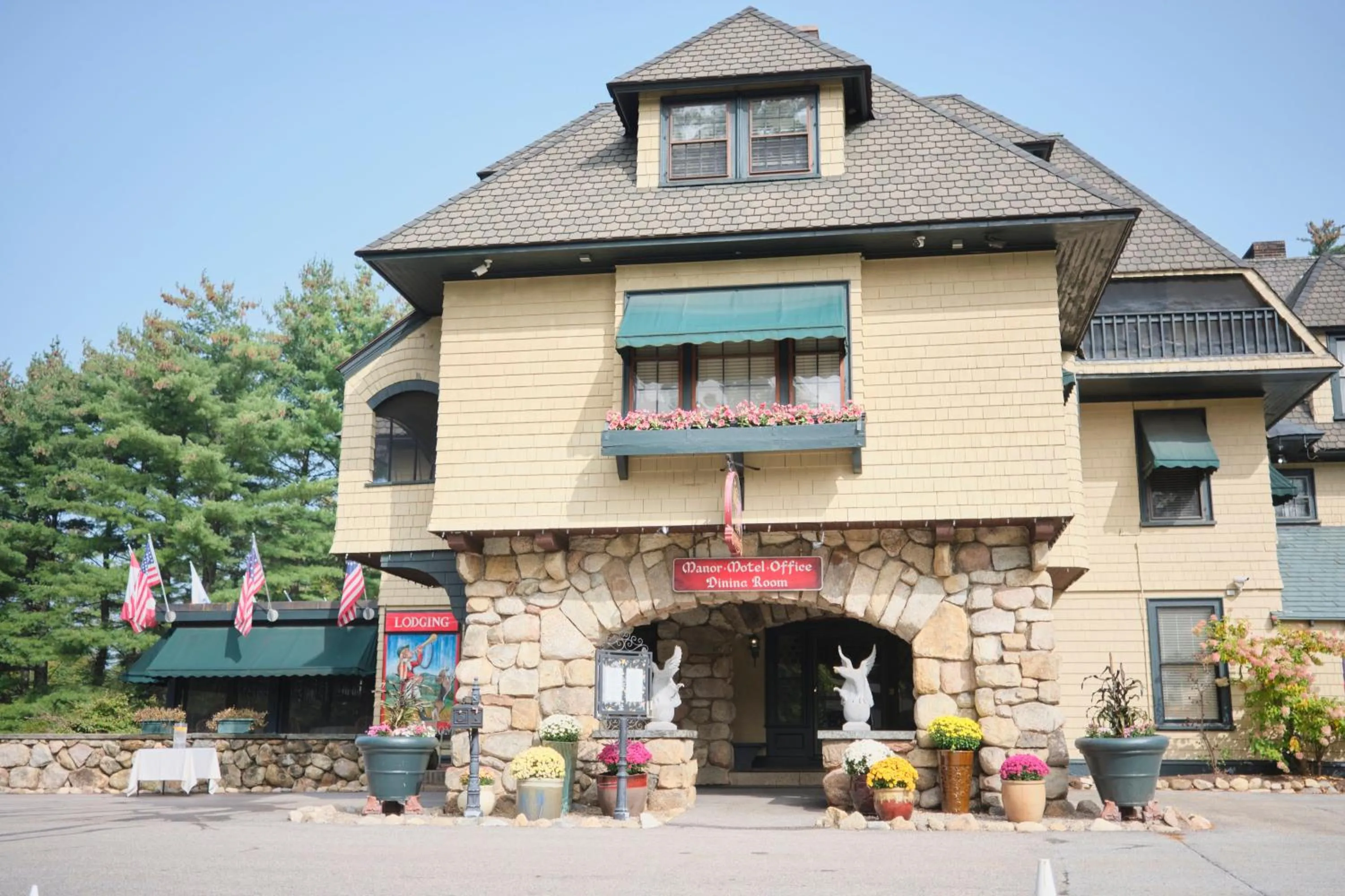 Stonehurst Manor Breakfast & Dinner Included