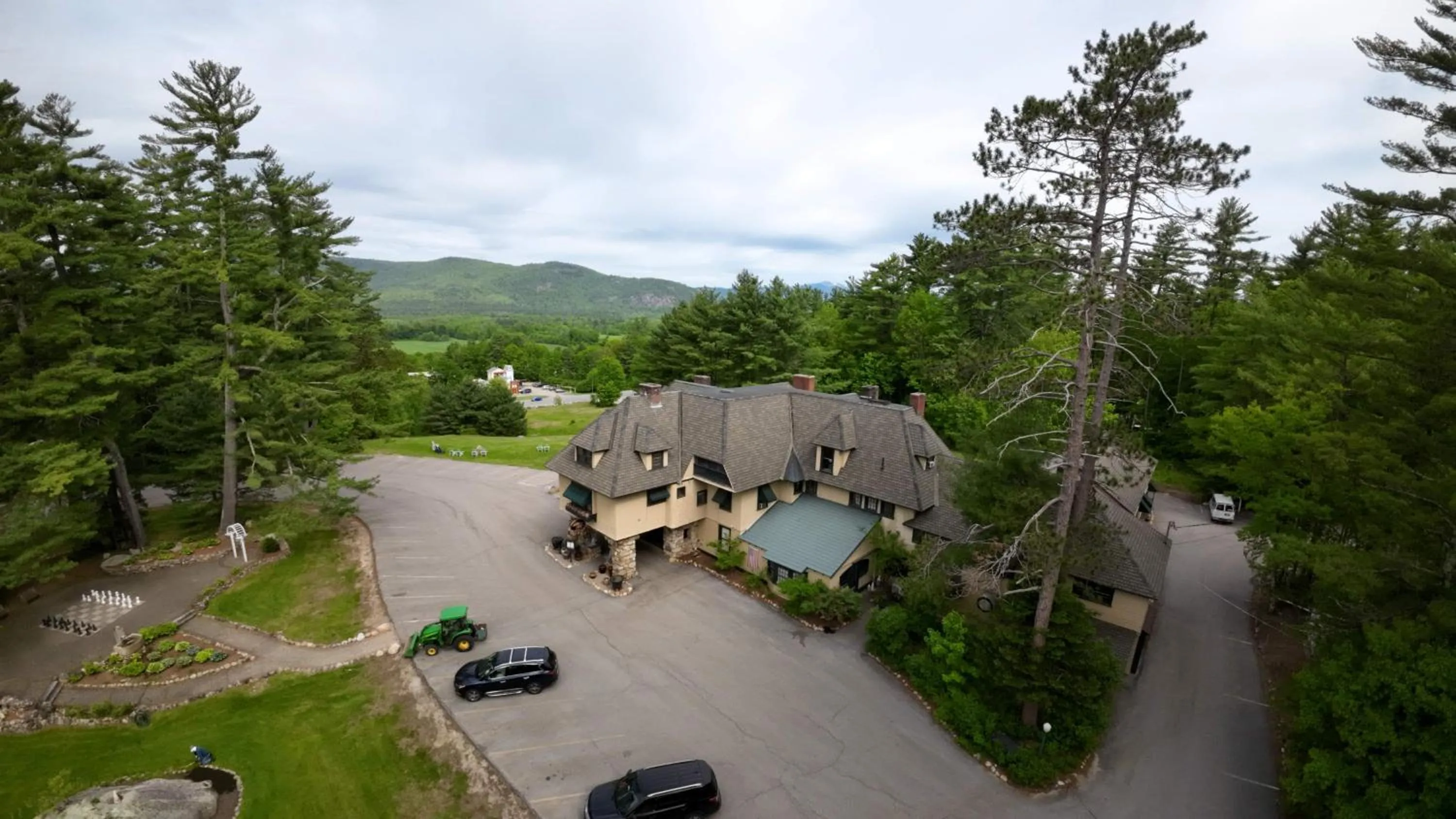 Stonehurst Manor Breakfast & Dinner Included