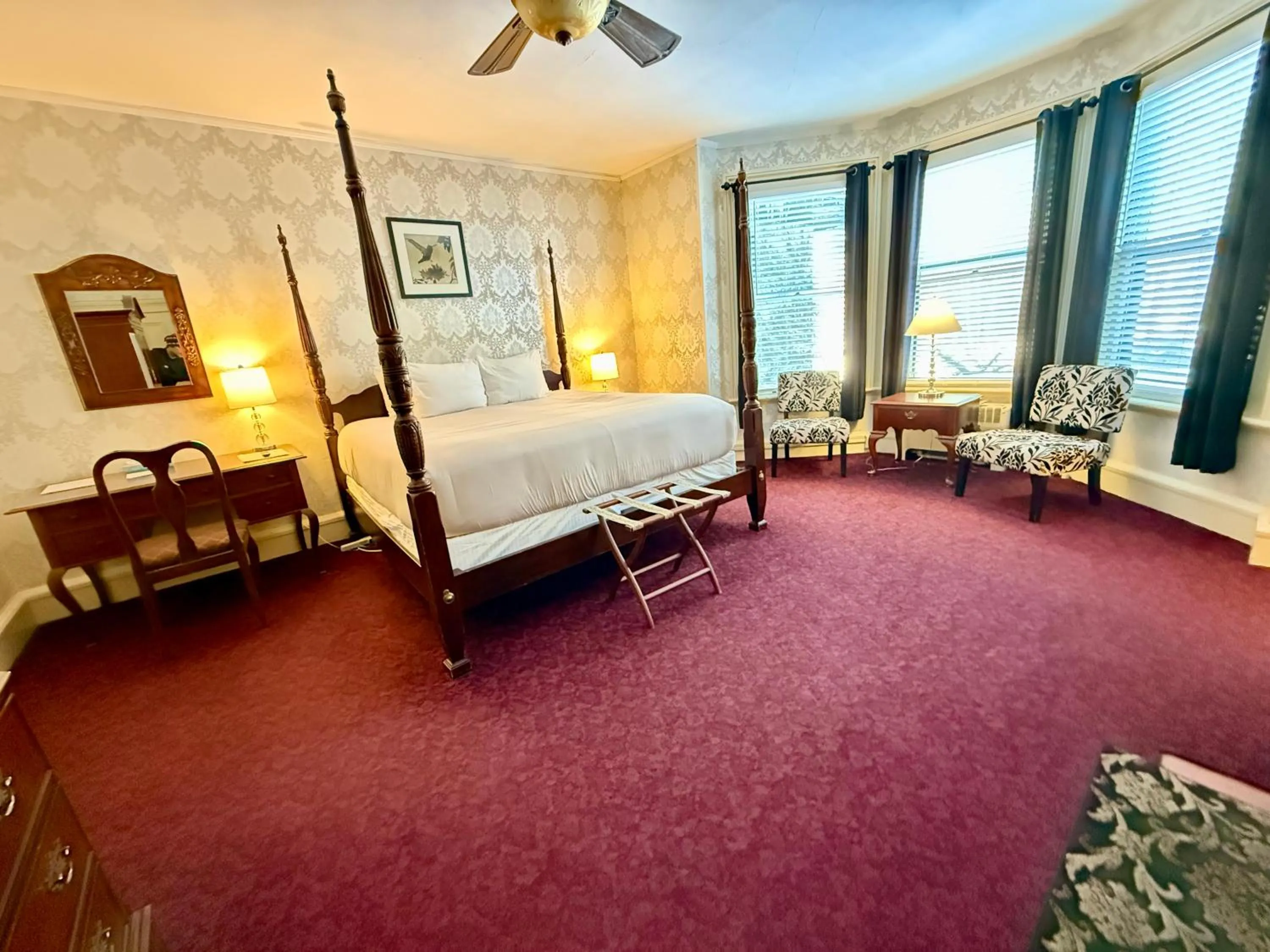 Bed in Stonehurst Manor Breakfast & Dinner Included