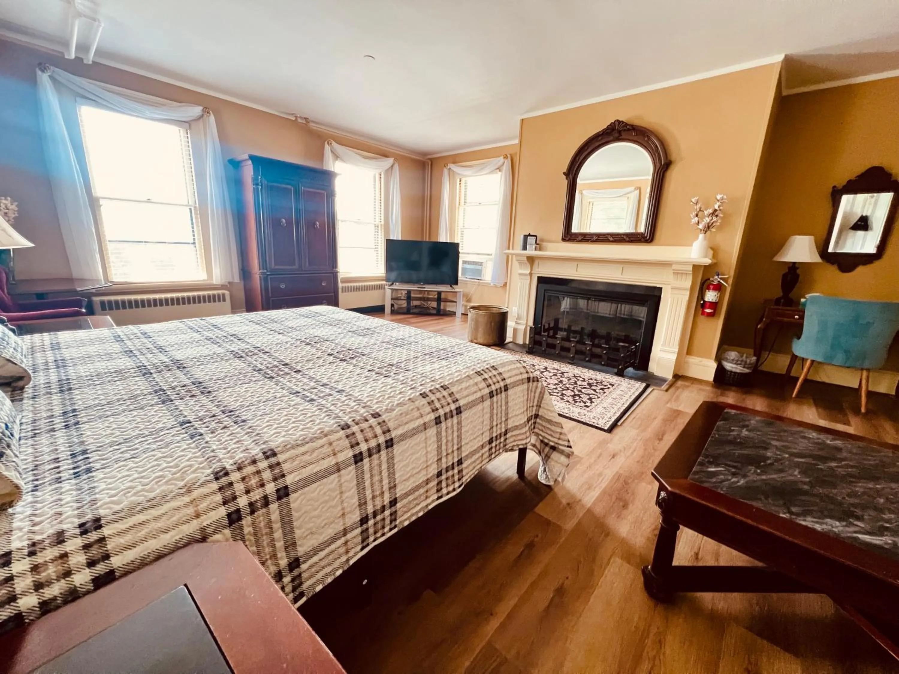 Bed in Stonehurst Manor Breakfast & Dinner Included