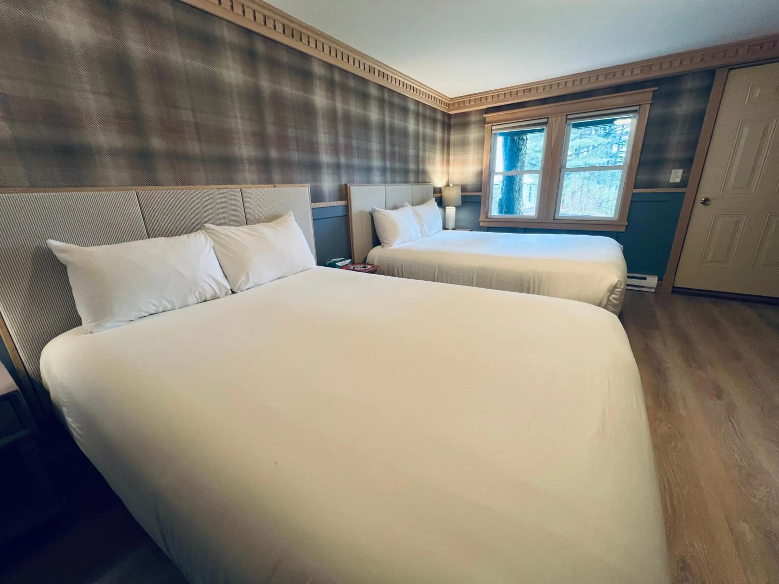 Bed in Stonehurst Manor Breakfast & Dinner Included