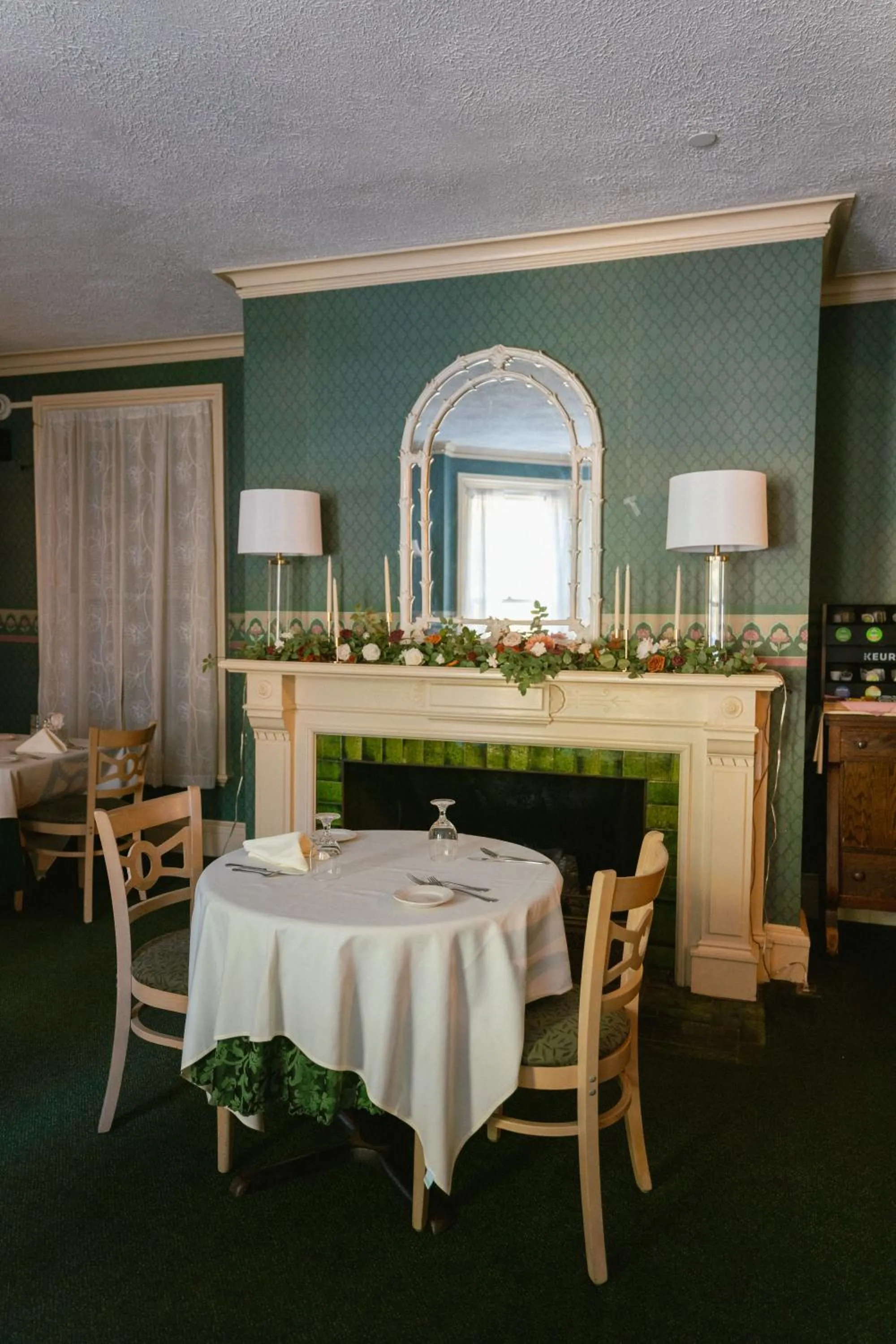 Restaurant/places to eat in Stonehurst Manor Breakfast & Dinner Included