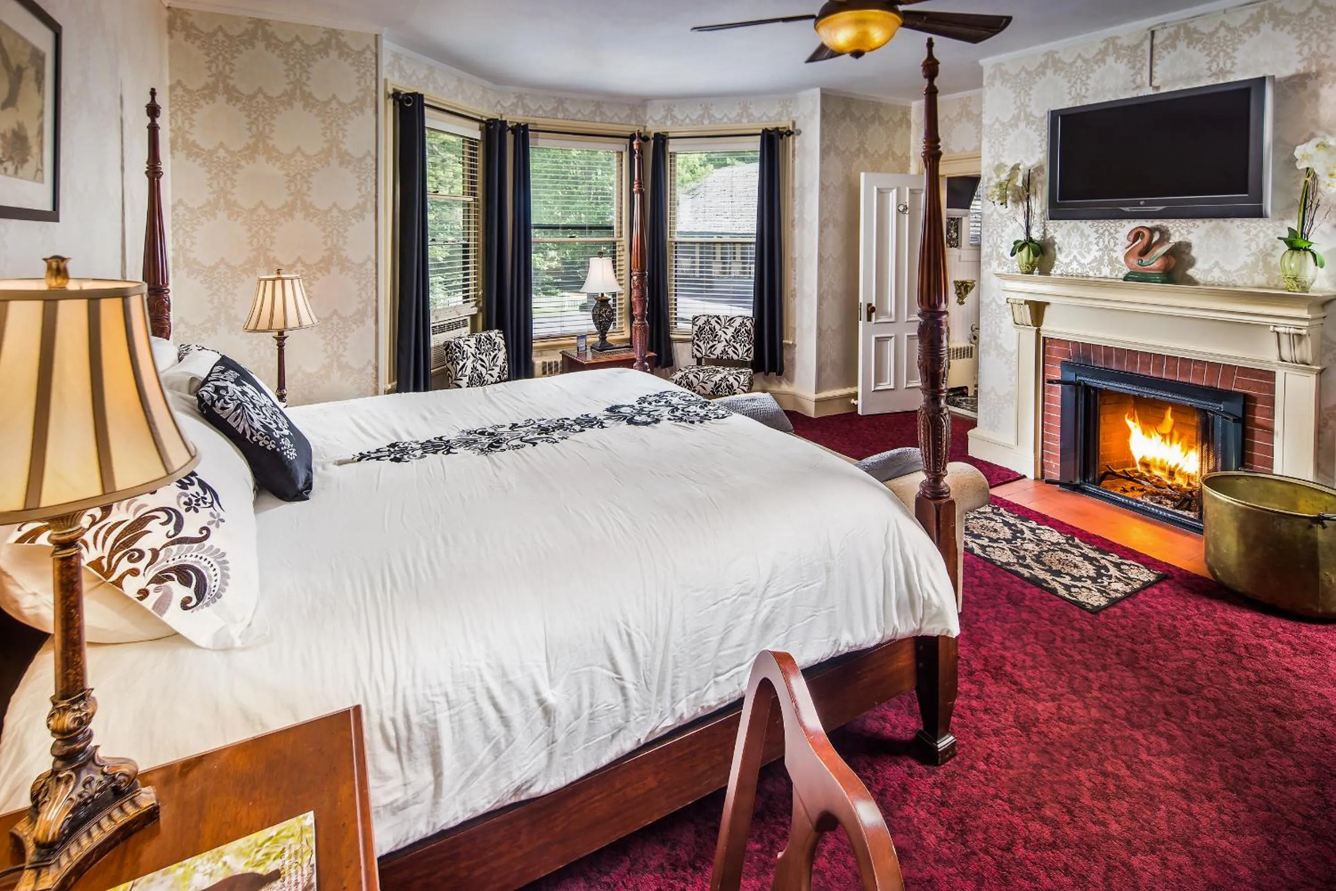 Bed in Stonehurst Manor Breakfast & Dinner Included