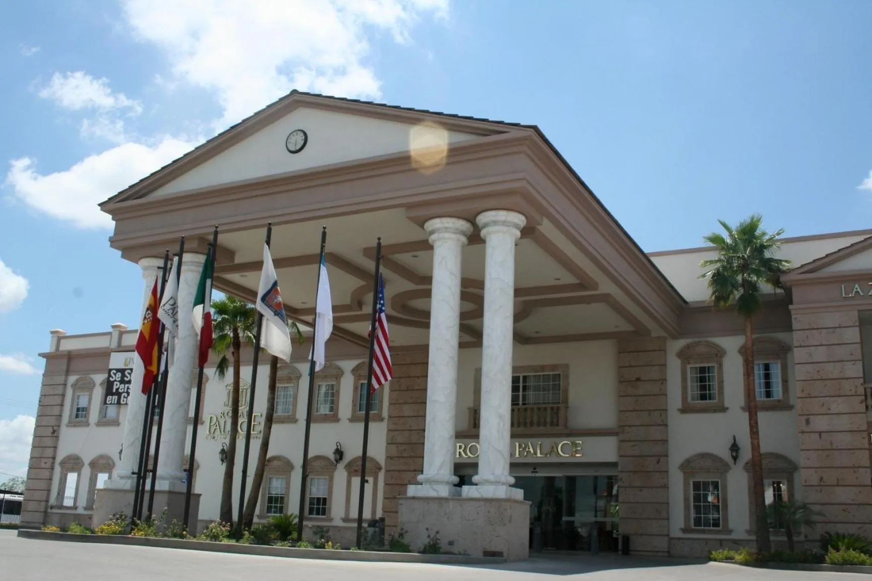 Facade/entrance in Royal Palace