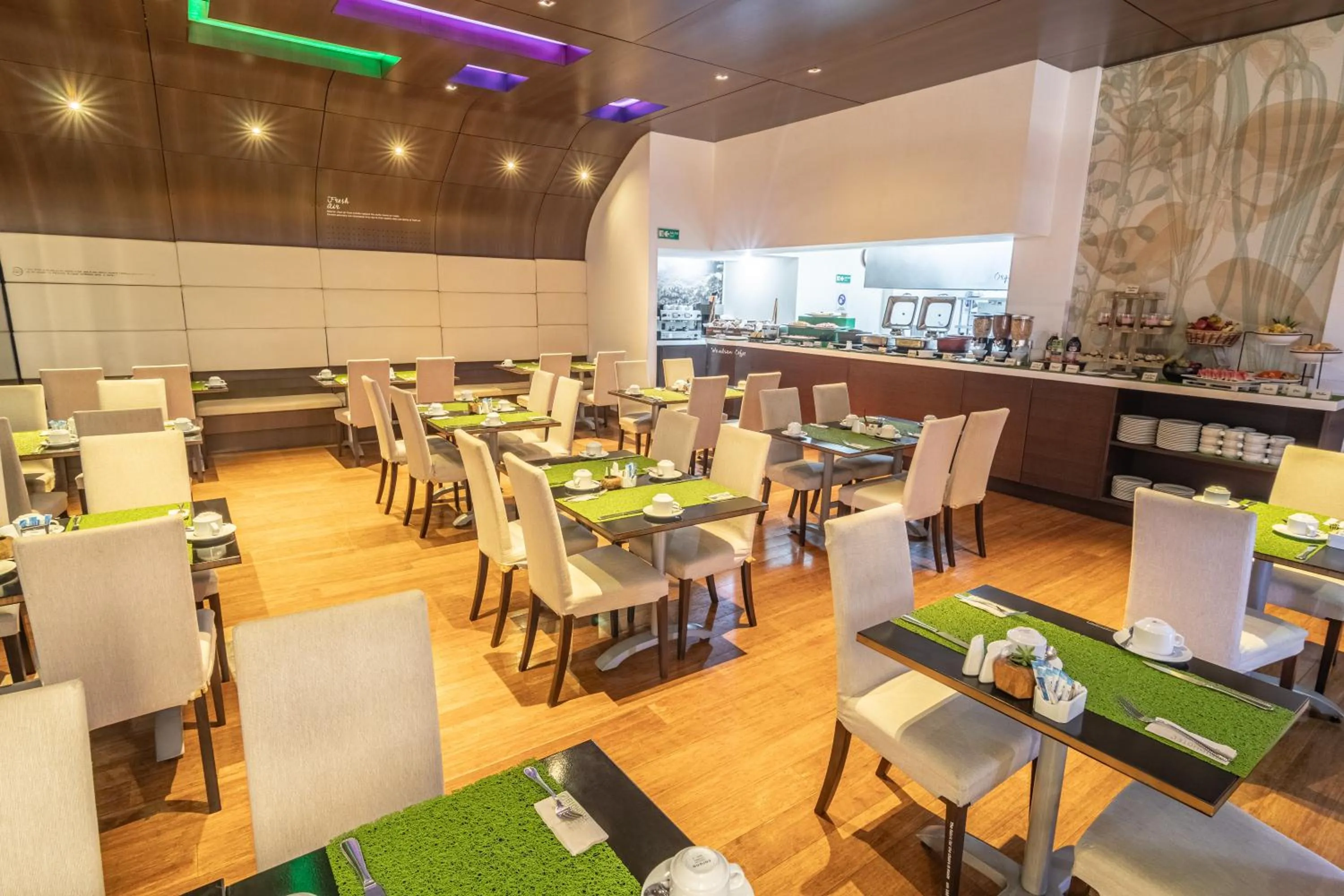 Restaurant/places to eat in Biohotel Organic Suites Bogotá