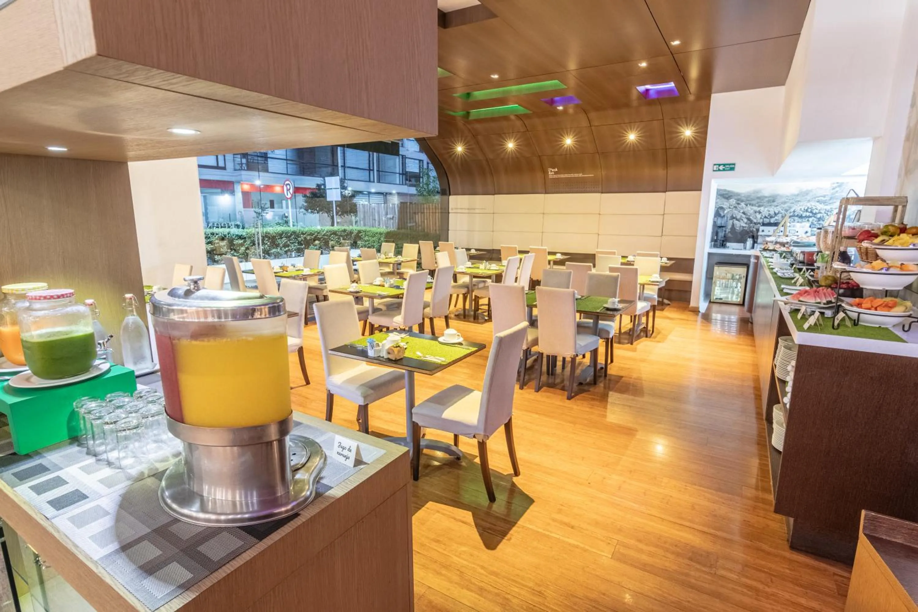 Restaurant/places to eat in Biohotel Organic Suites Bogotá