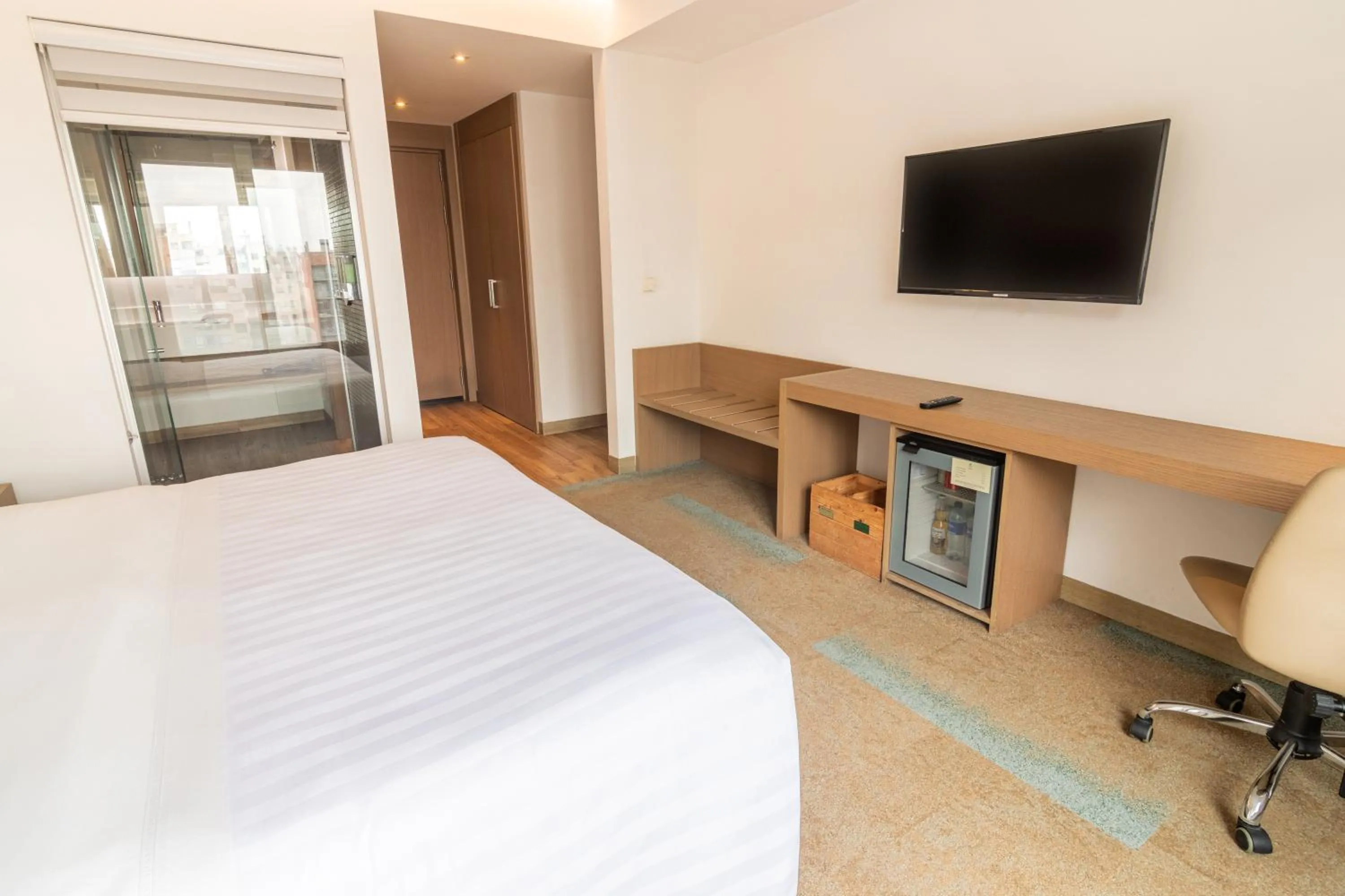 TV and multimedia, Bed in Biohotel Organic Suites Bogotá