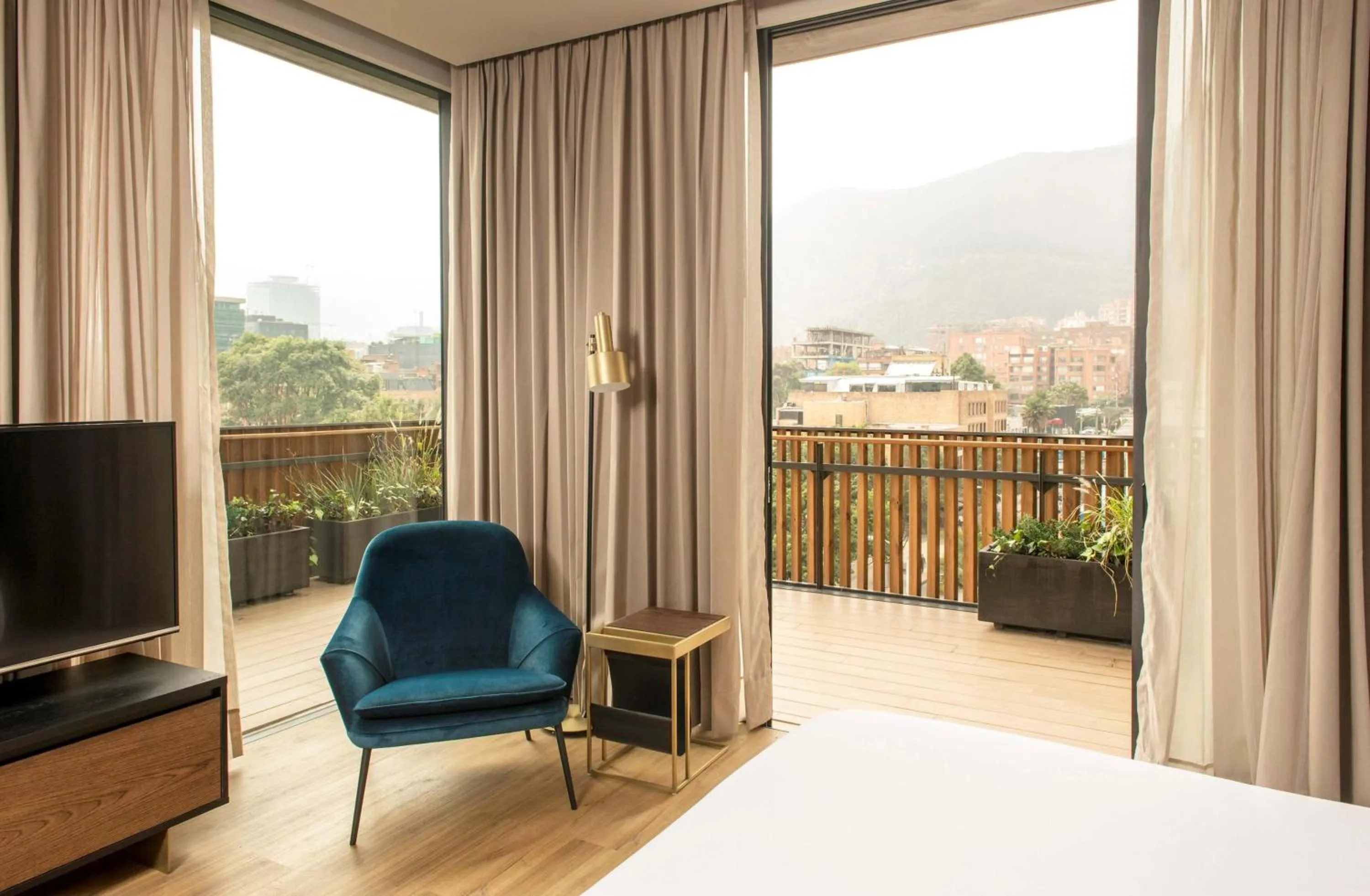 Communal lounge/ TV room, Bed in Salvio Parque 93 Bogota, Curio Collection by Hilton