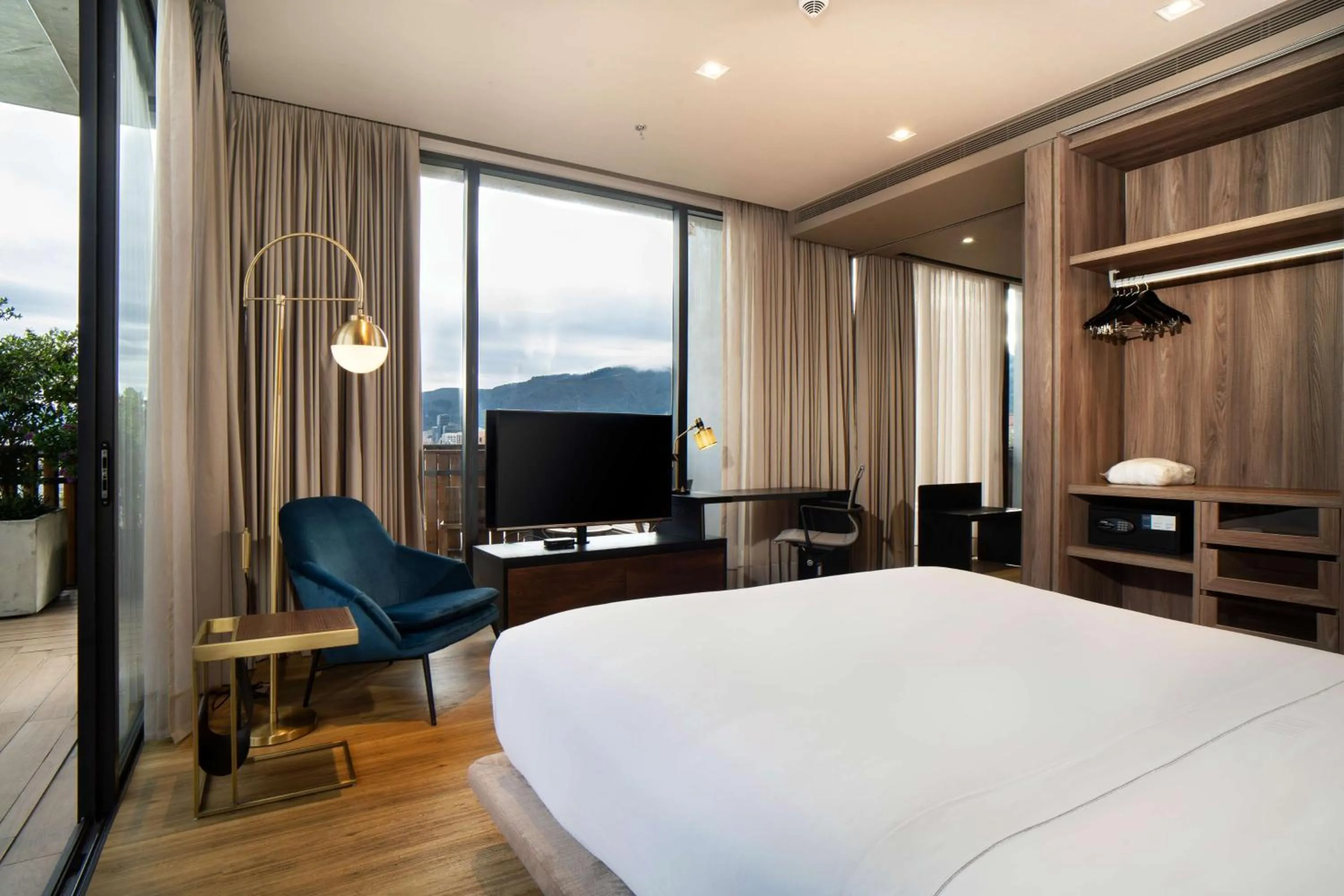 Communal lounge/ TV room, Bed in Salvio Parque 93 Bogota, Curio Collection by Hilton