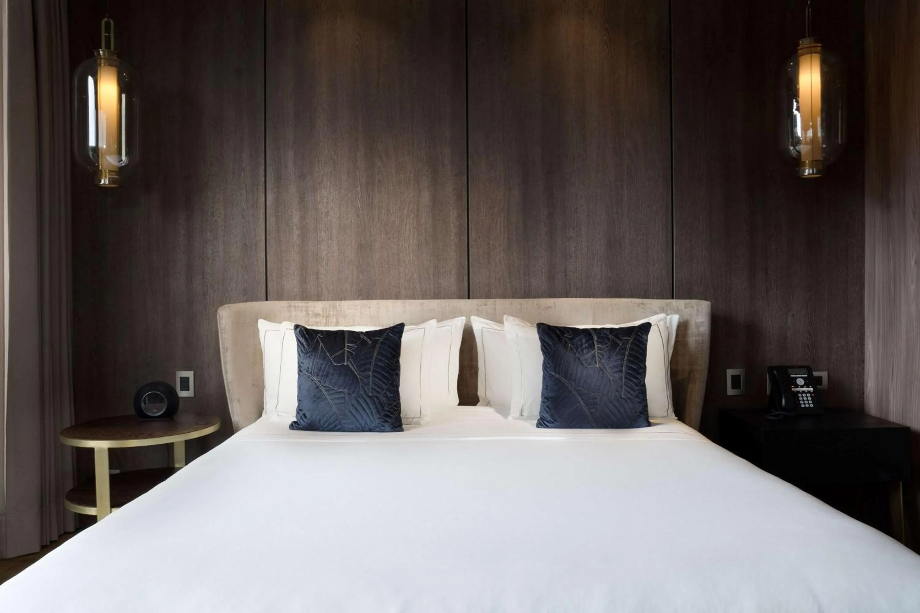 Communal lounge/ TV room, Bed in Salvio Parque 93 Bogota, Curio Collection by Hilton