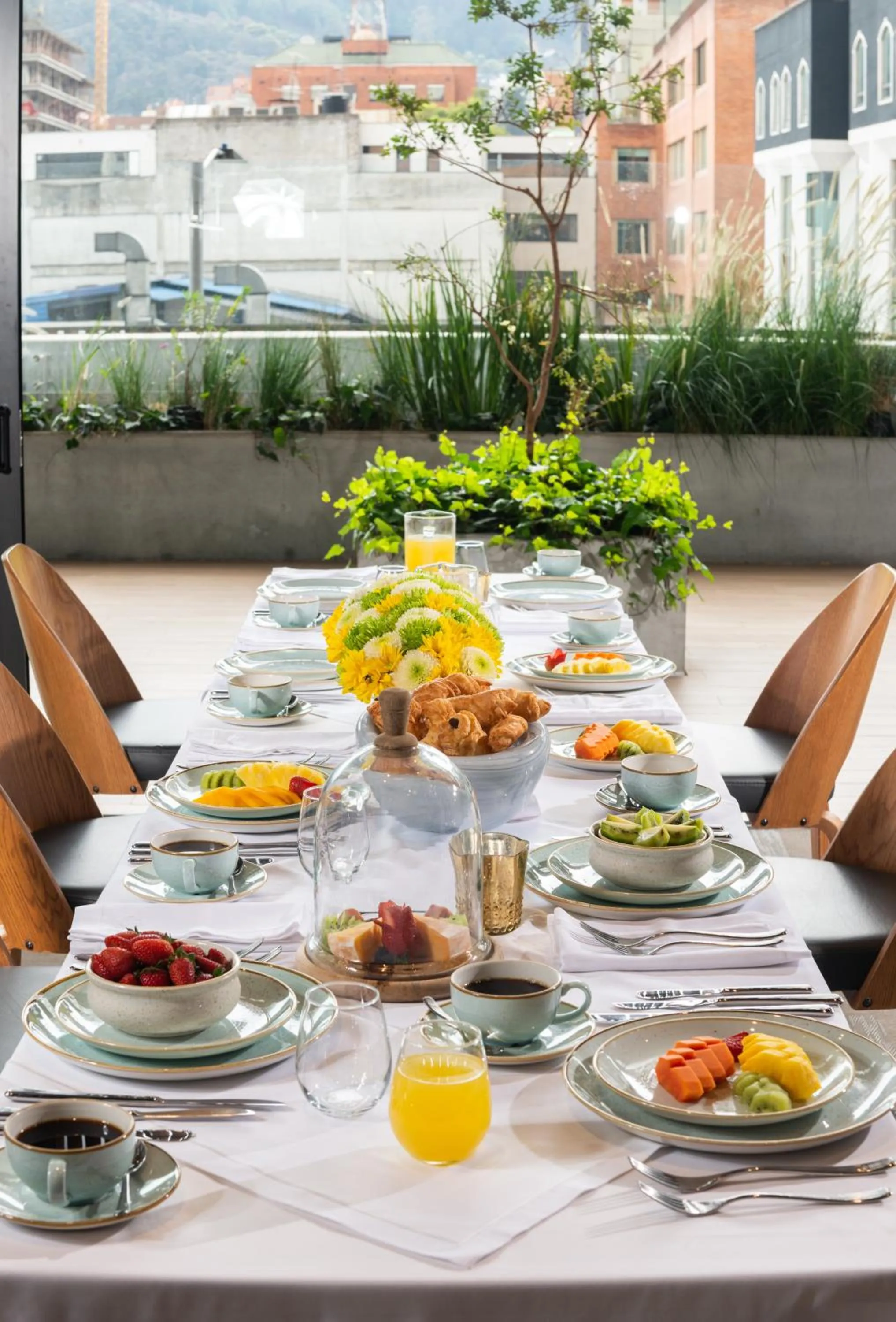 Restaurant/places to eat in Salvio Parque 93 Bogota, Curio Collection by Hilton