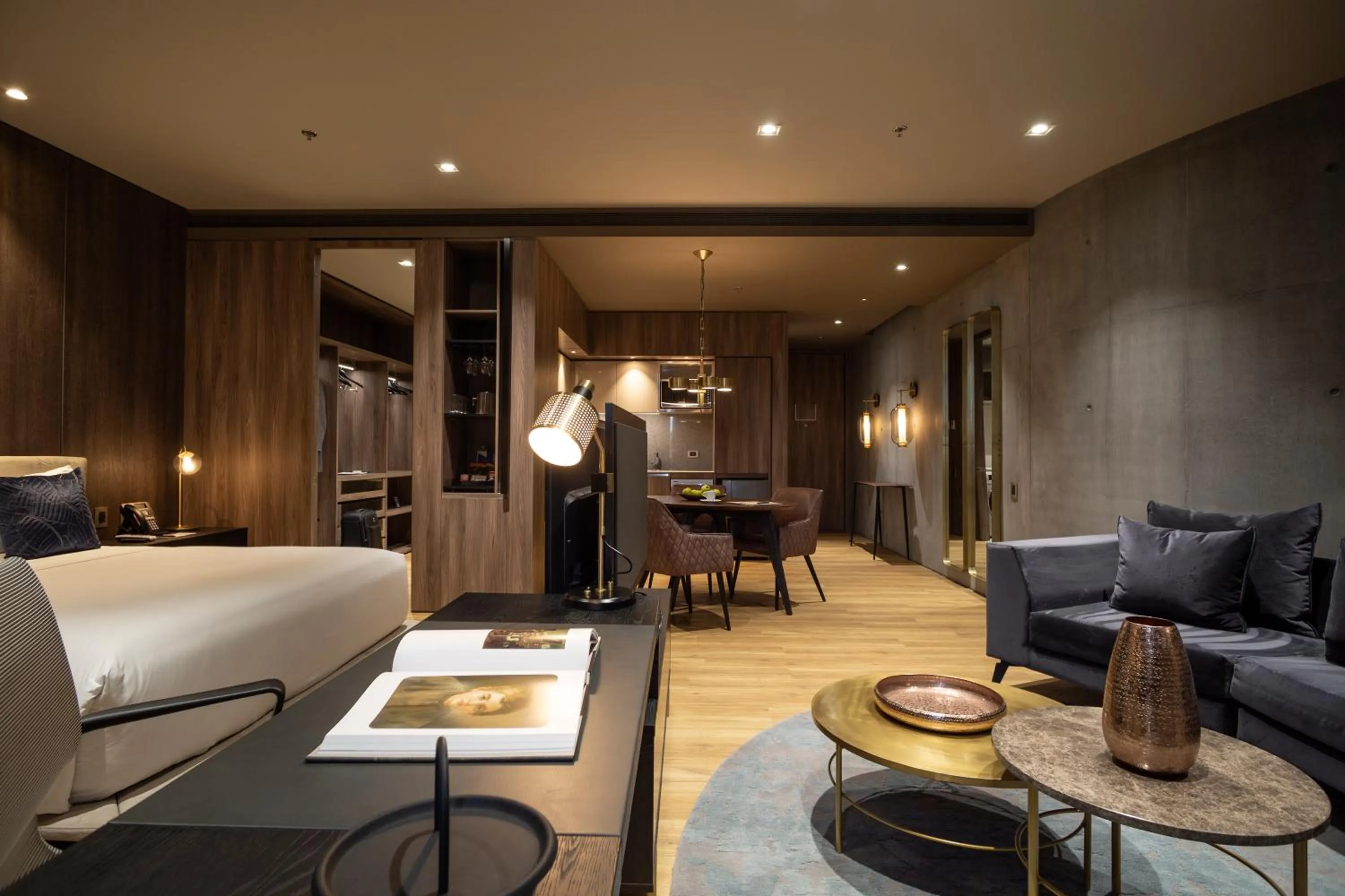 Communal lounge/ TV room in Salvio Parque 93 Bogota, Curio Collection by Hilton